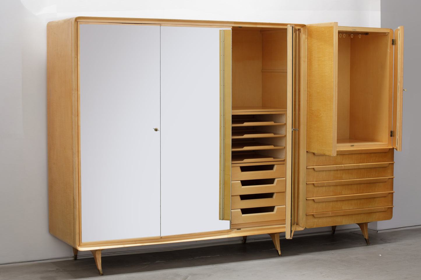 Vittorio Dassi blond maple wardrobe 60s