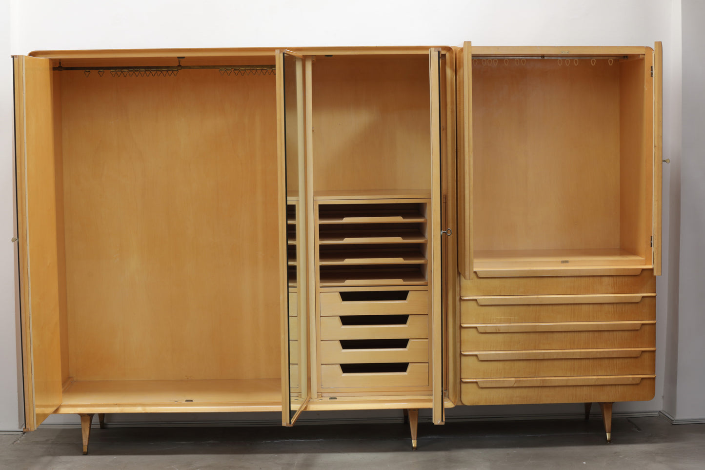 Vittorio Dassi blond maple wardrobe 60s