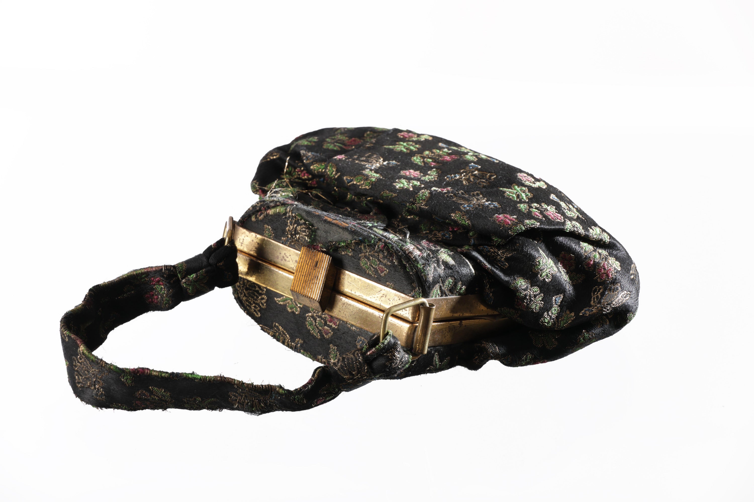 Embroidered cloth bag