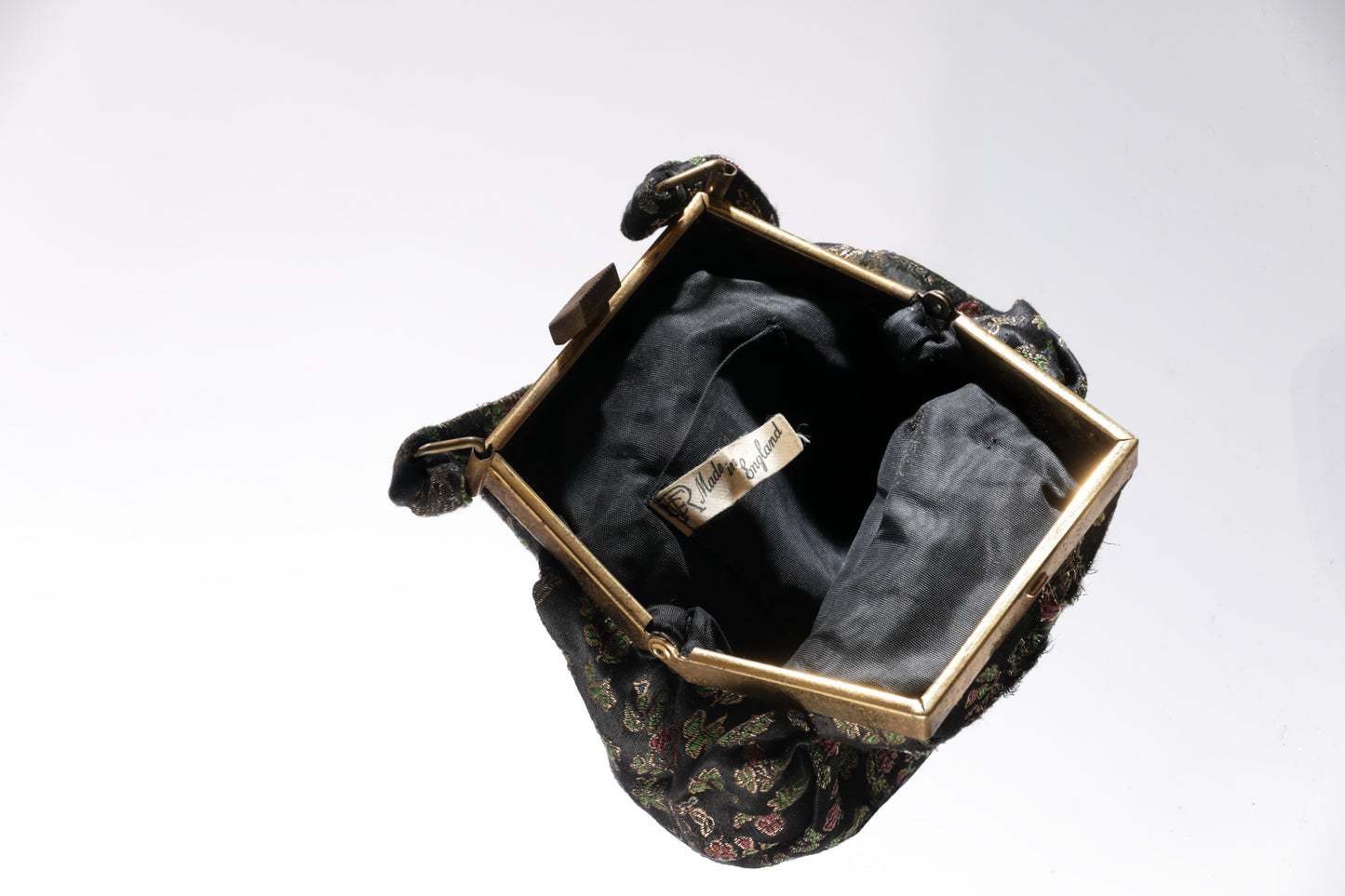 Embroidered cloth bag