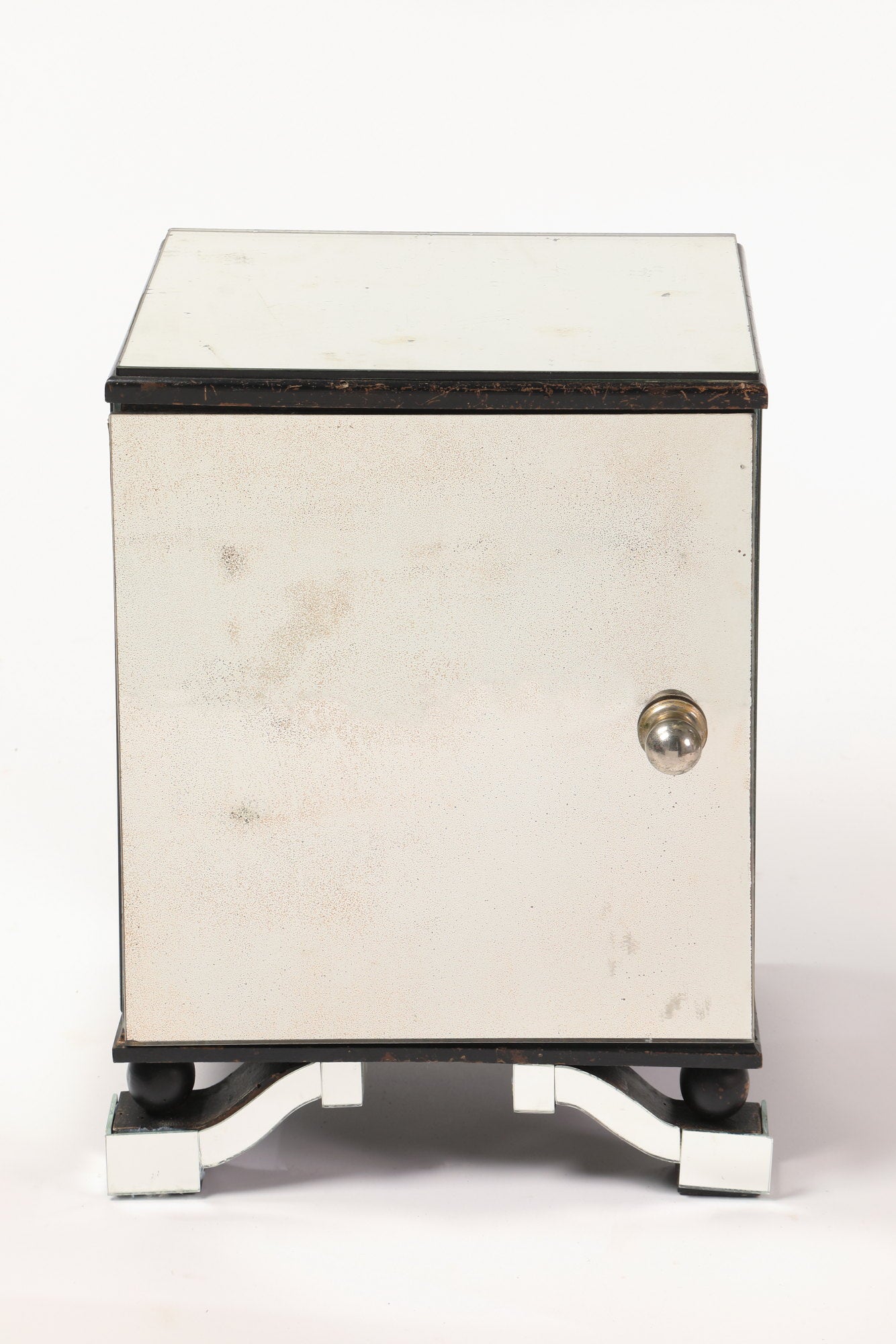 Deco bedside table
covered with mirror