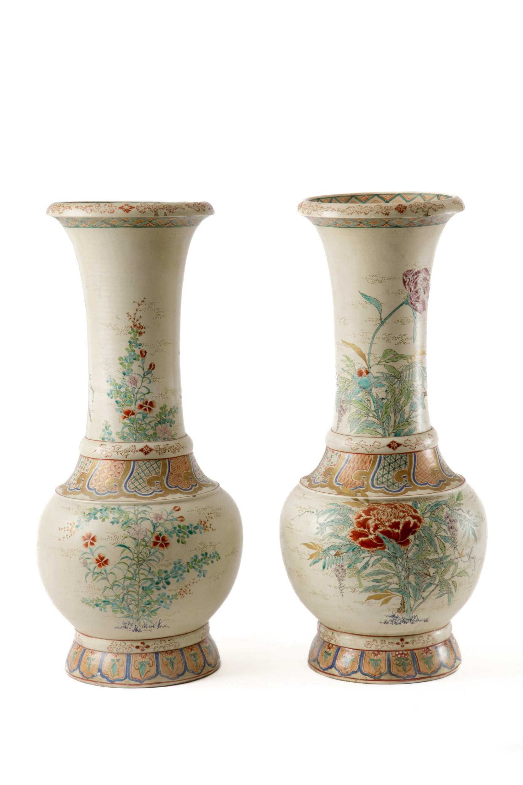 Pair of Chinese vases from the late 19th century