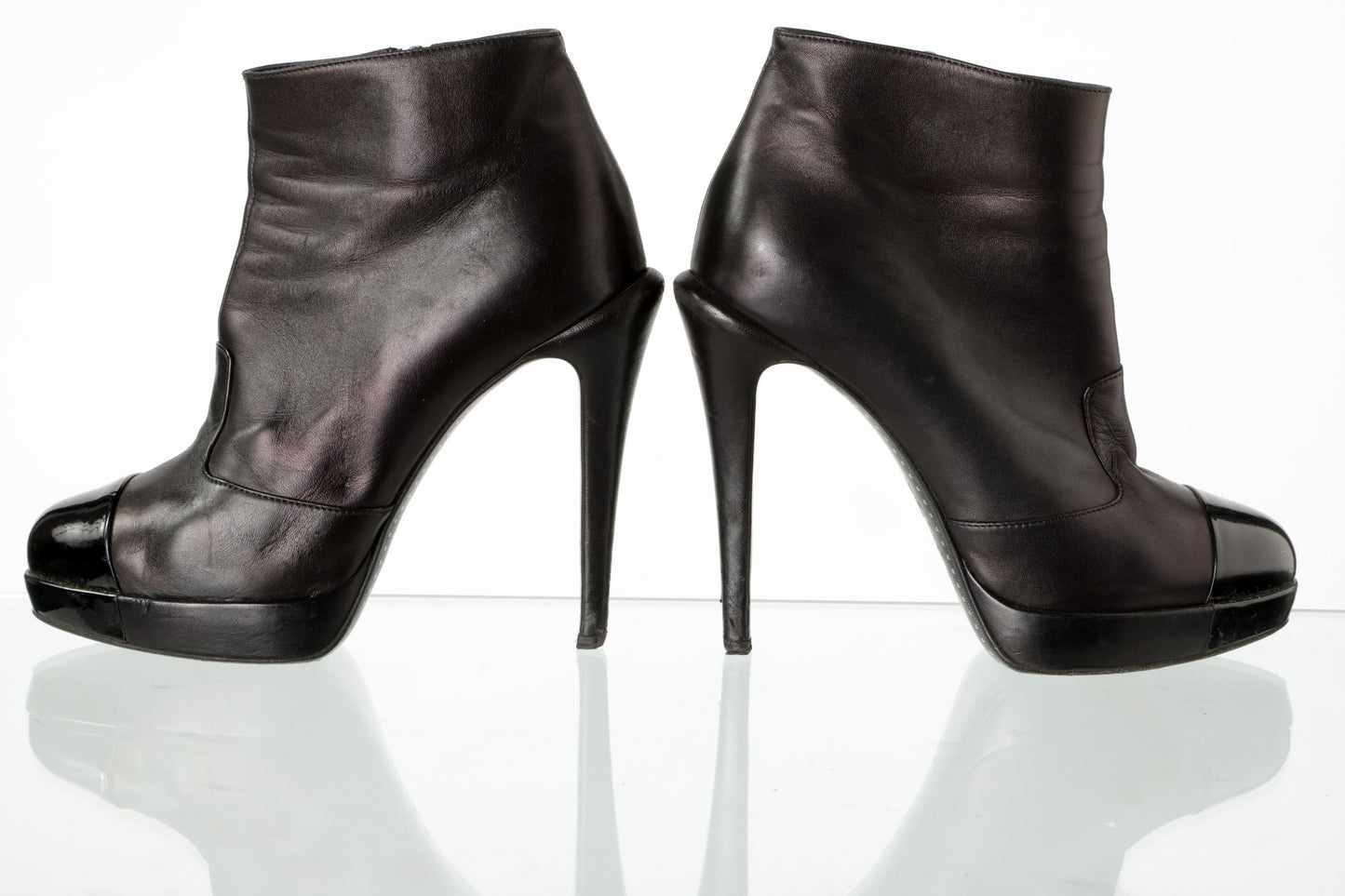 Tronchetto Chanel in pelle nera 2000