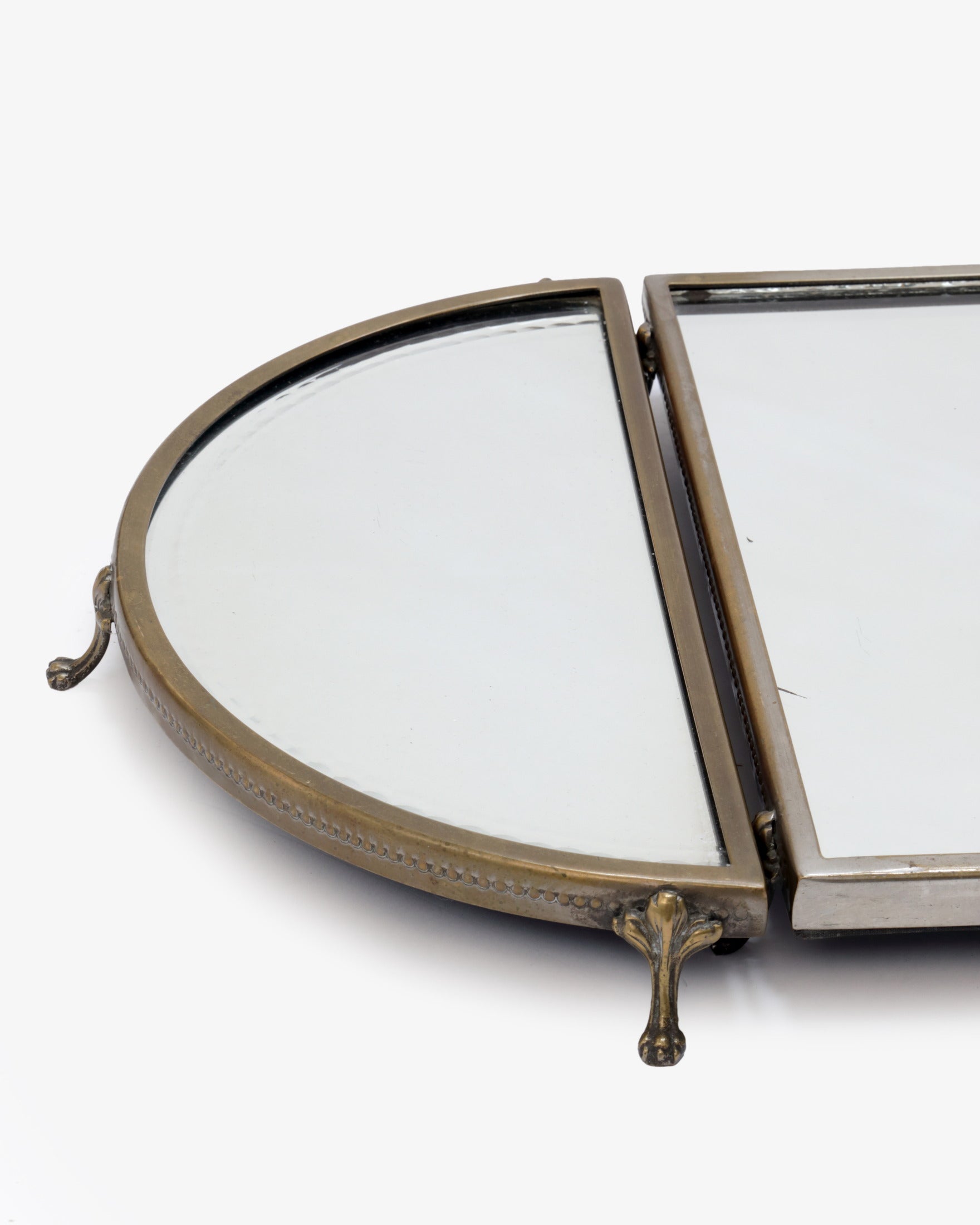 Triptych of mirrored trays with Loenine paws