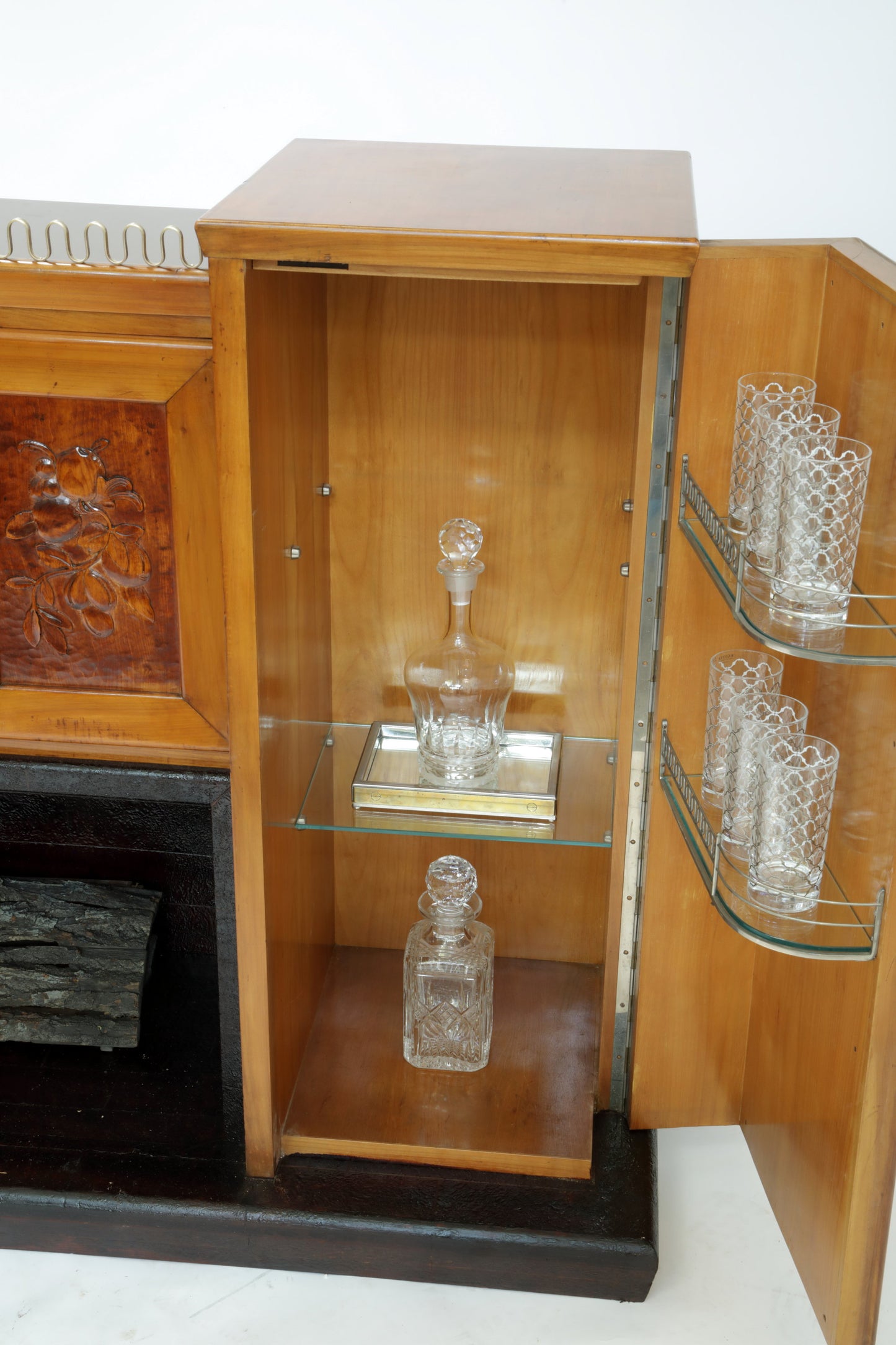 Mobile bar Fireplace by Osvaldo Borsani