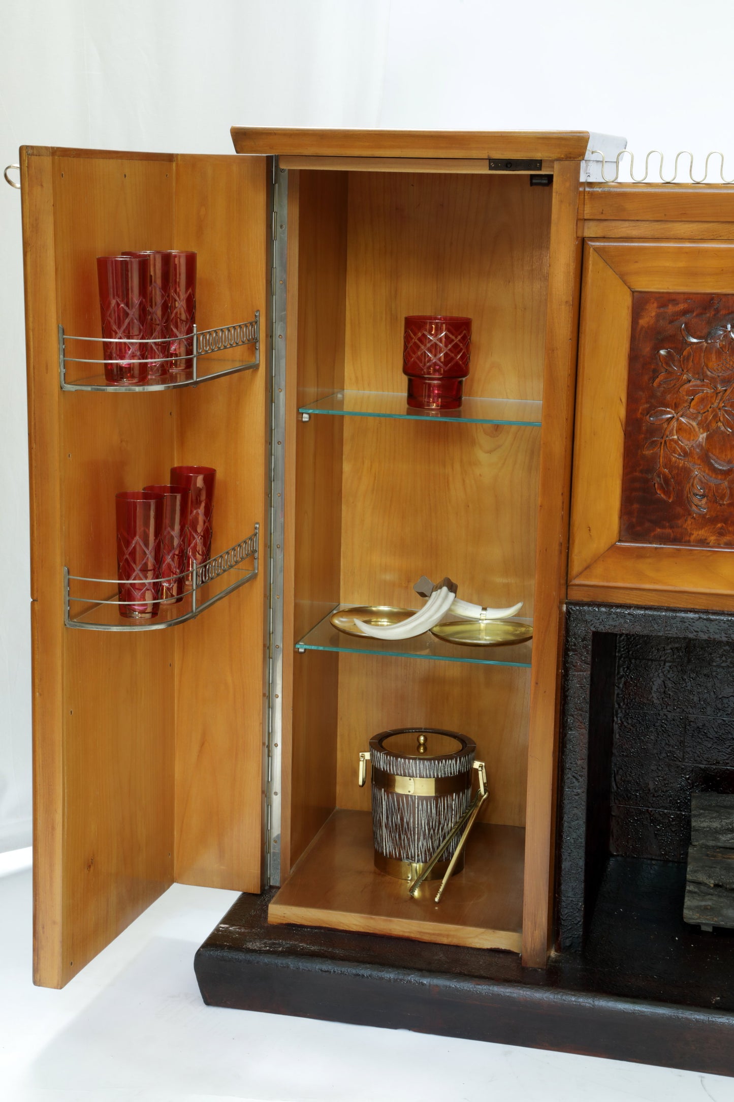 Mobile bar Fireplace by Osvaldo Borsani