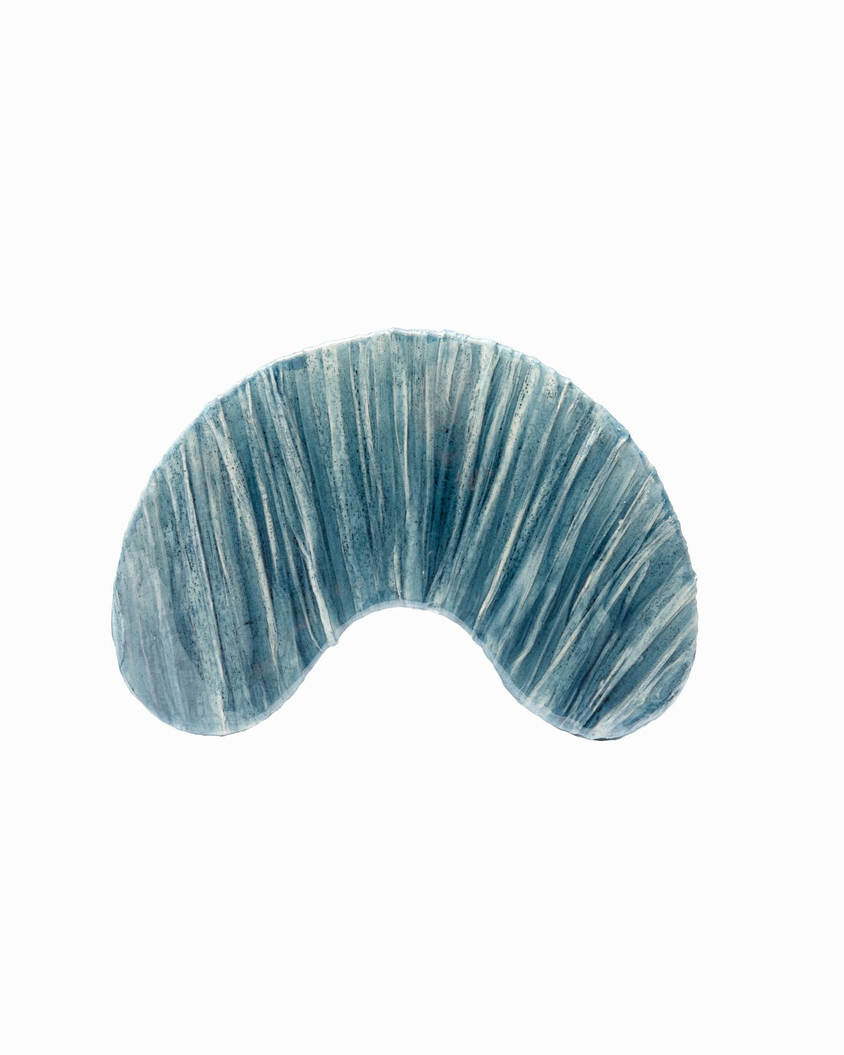 Small comma with Blue Omega reliefs - Livia Rebecchini Interiors for COALAN Art Designers