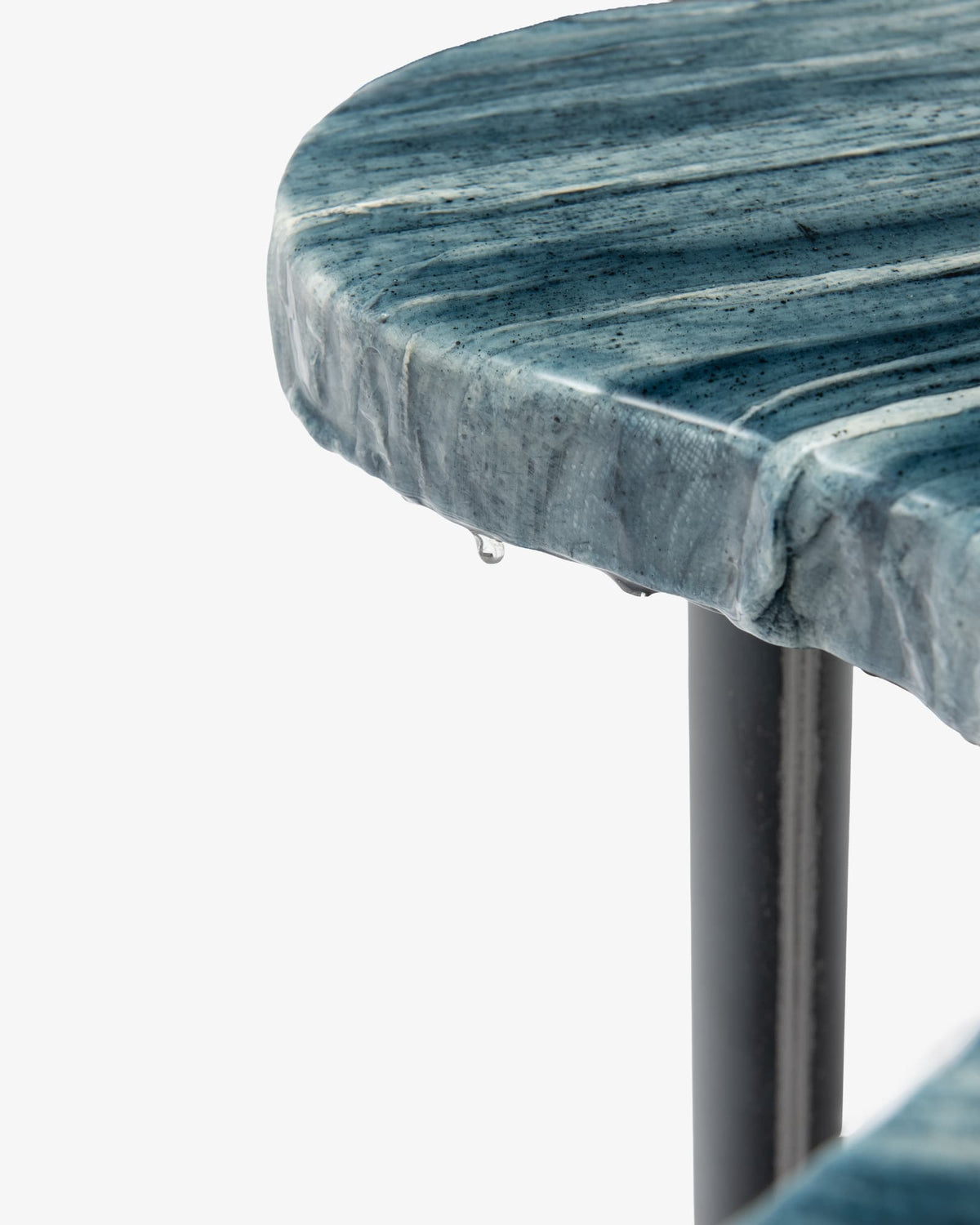 Small comma with Blue Omega reliefs - Livia Rebecchini Interiors for COALAN Art Designers