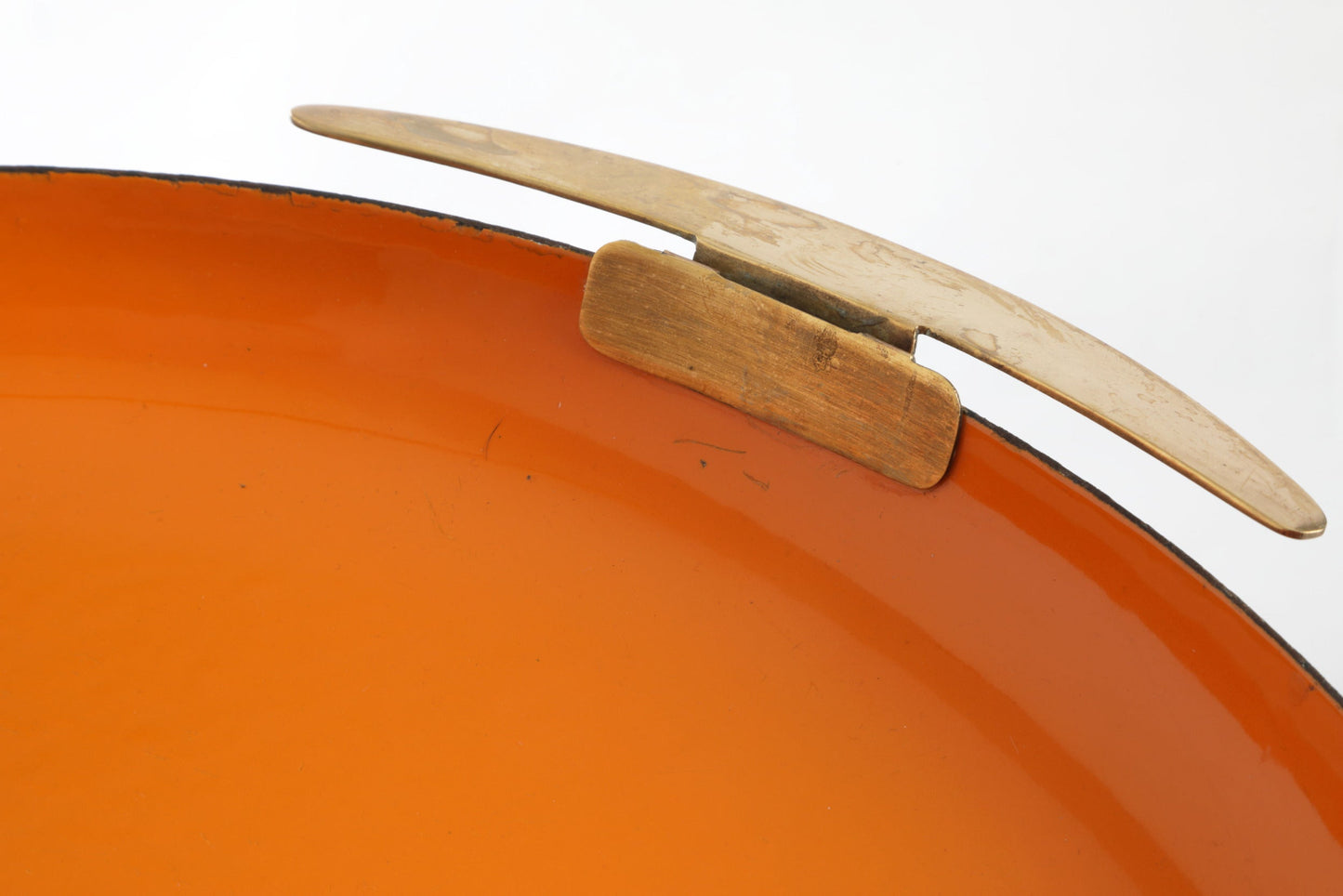 Vassoio tondo laccato arancione anni 70