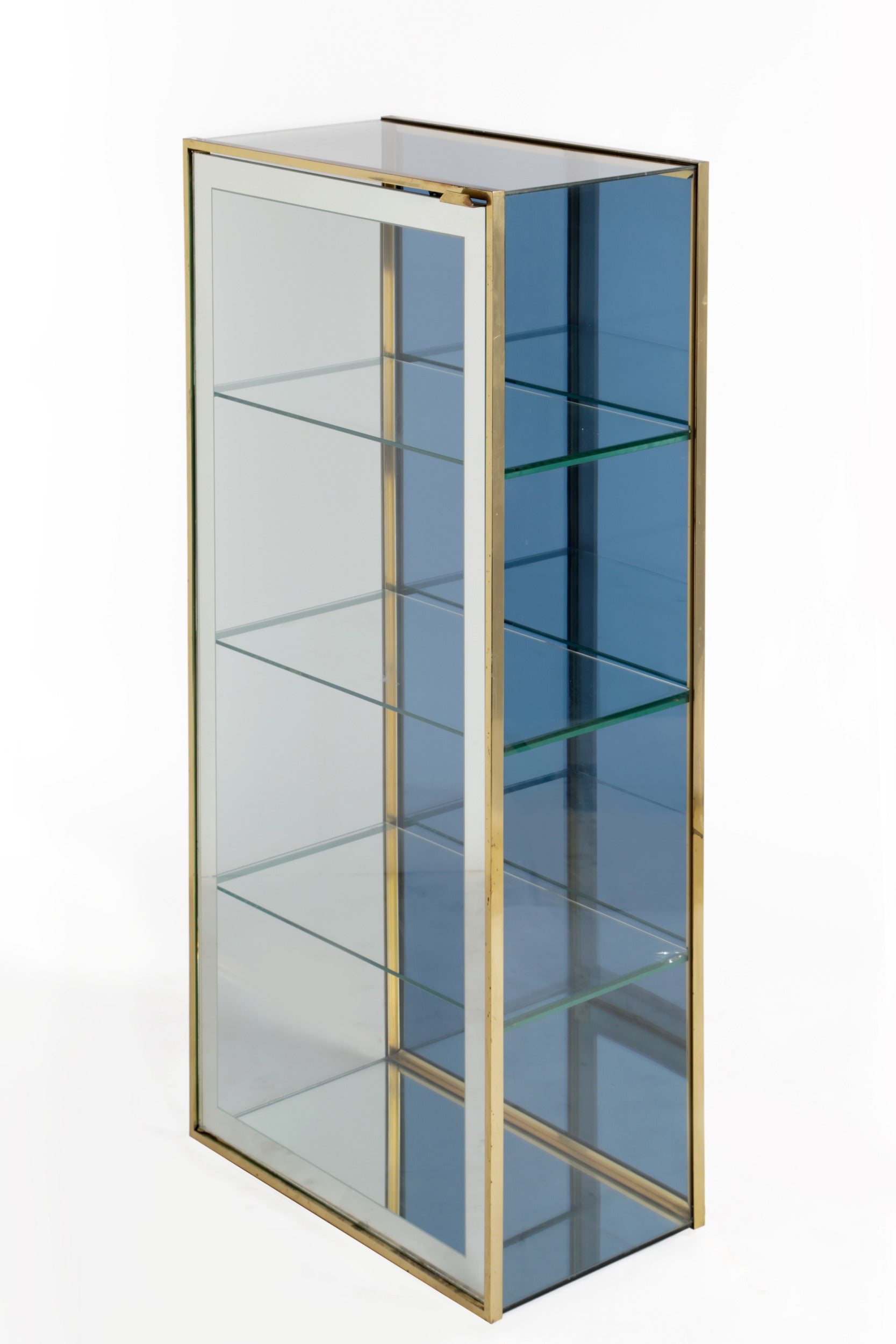 Showcase from the 70s with mirrored profiles