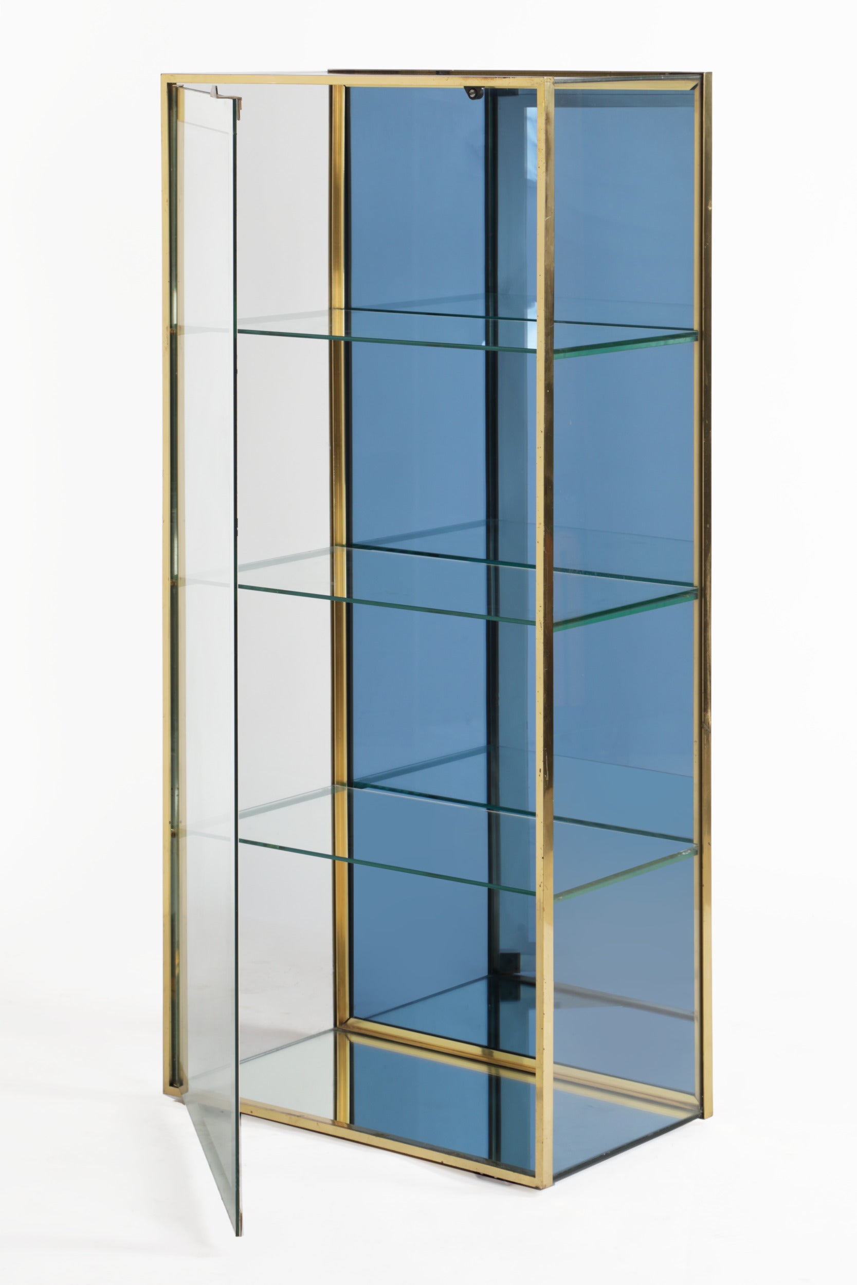 Showcase from the 70s with mirrored profiles