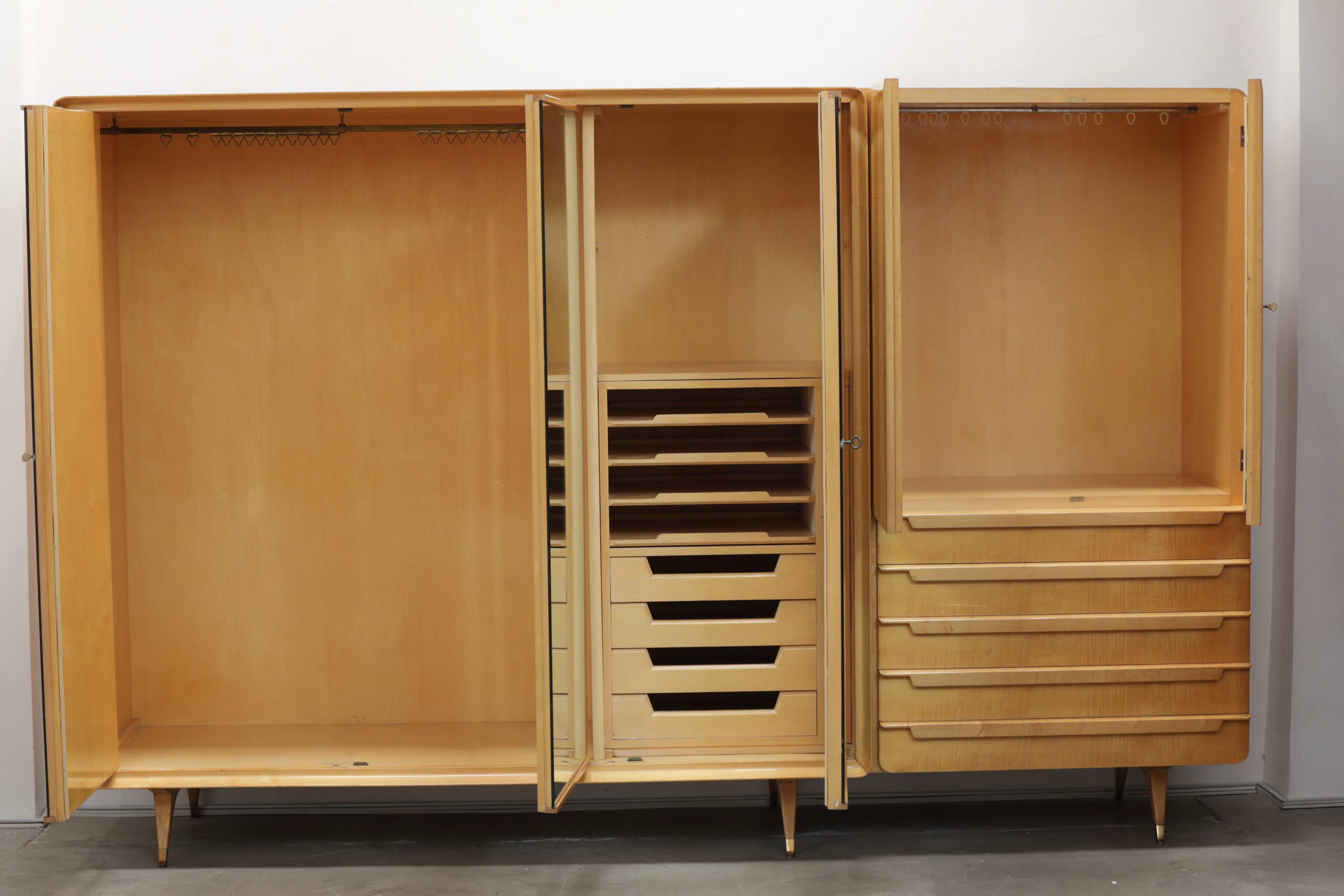 Vittorio Dassi blond maple wardrobe 60s