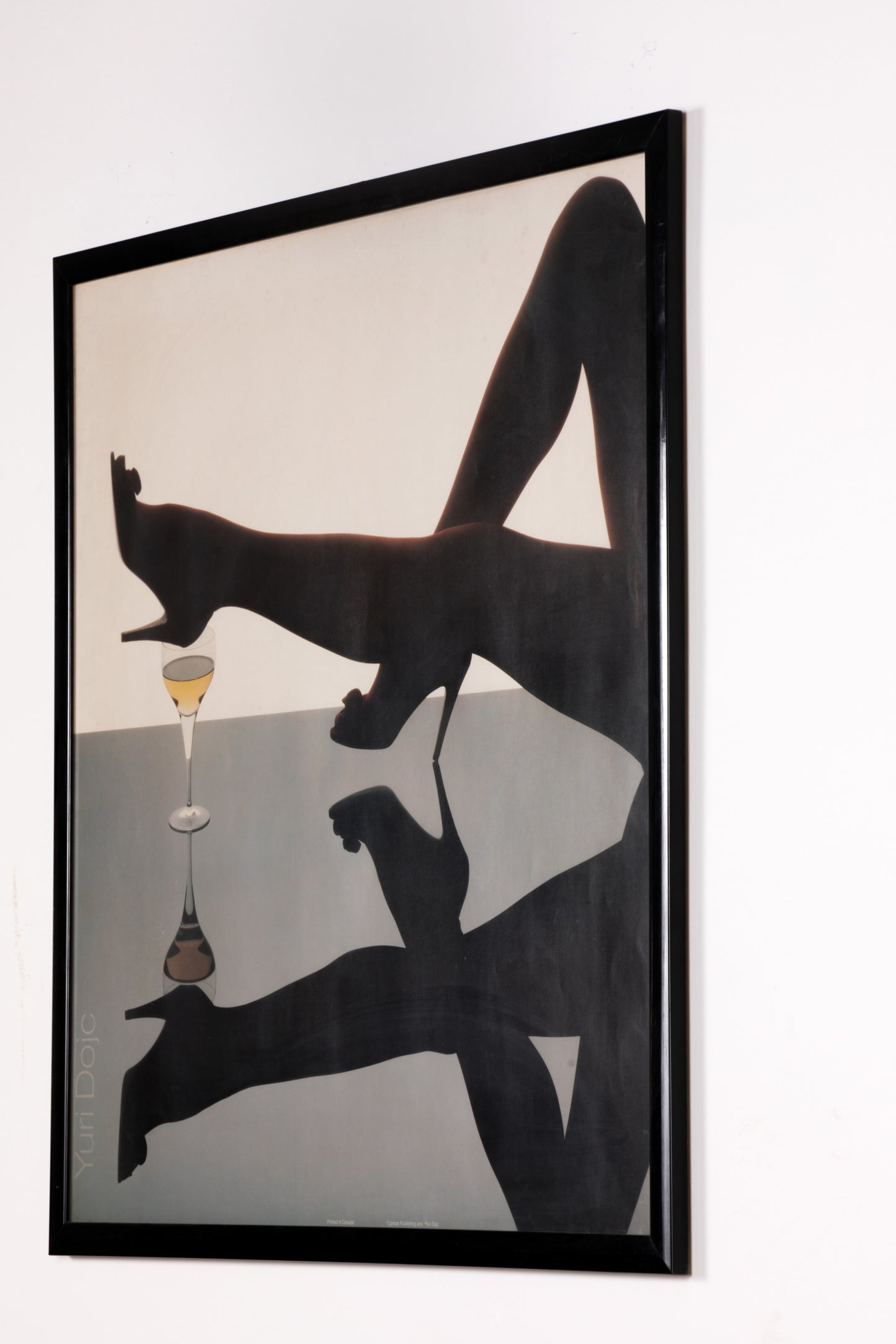 Print Yuri Dojc Champagne and legs