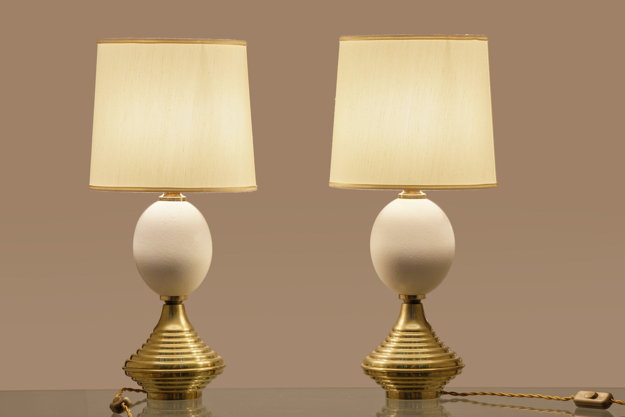 Coppia lampade uovo di struzzo anni 70