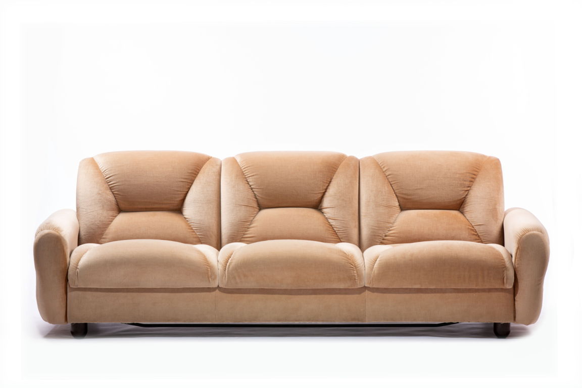 Three-seater sofa from the 70s in powder pink