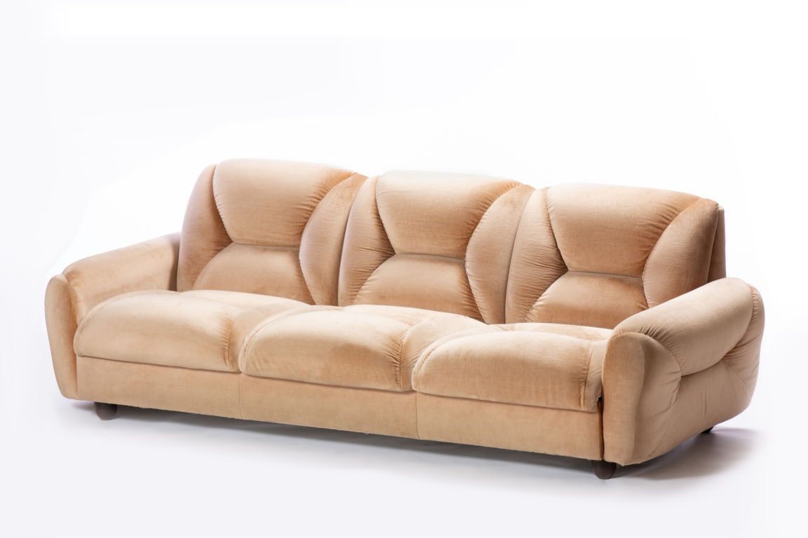 Three-seater sofa from the 70s in powder pink