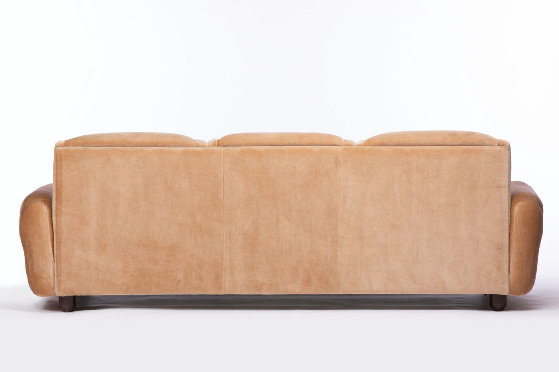 Three-seater sofa from the 70s in powder pink