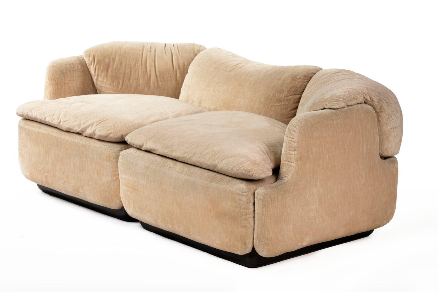 Confidential sofa from the 70s Saporiti