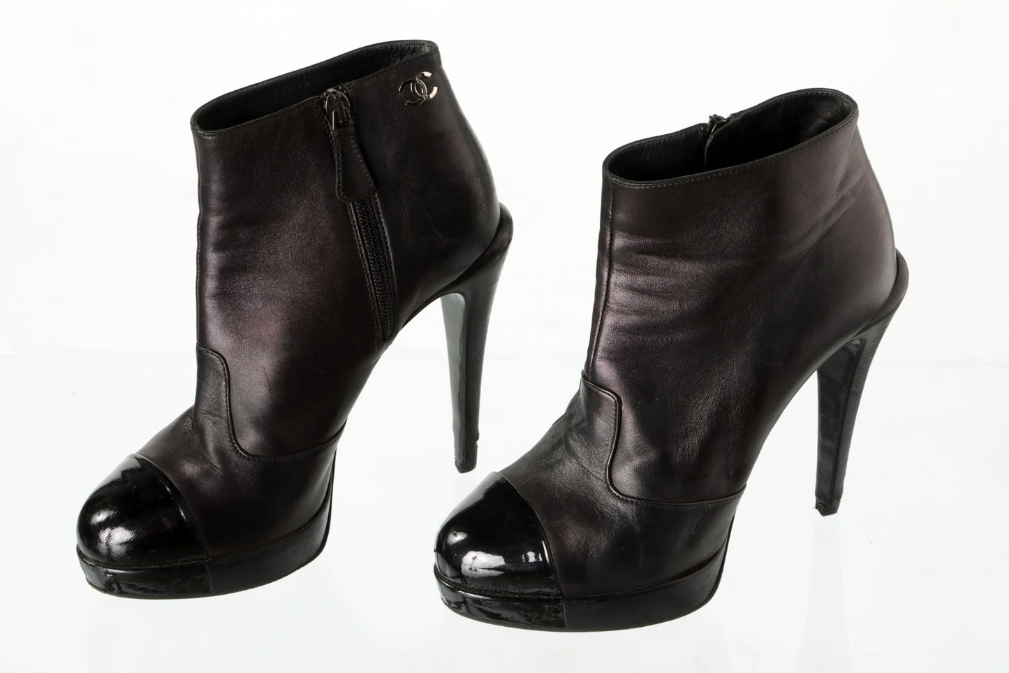 Chanel ankle boot in black leather