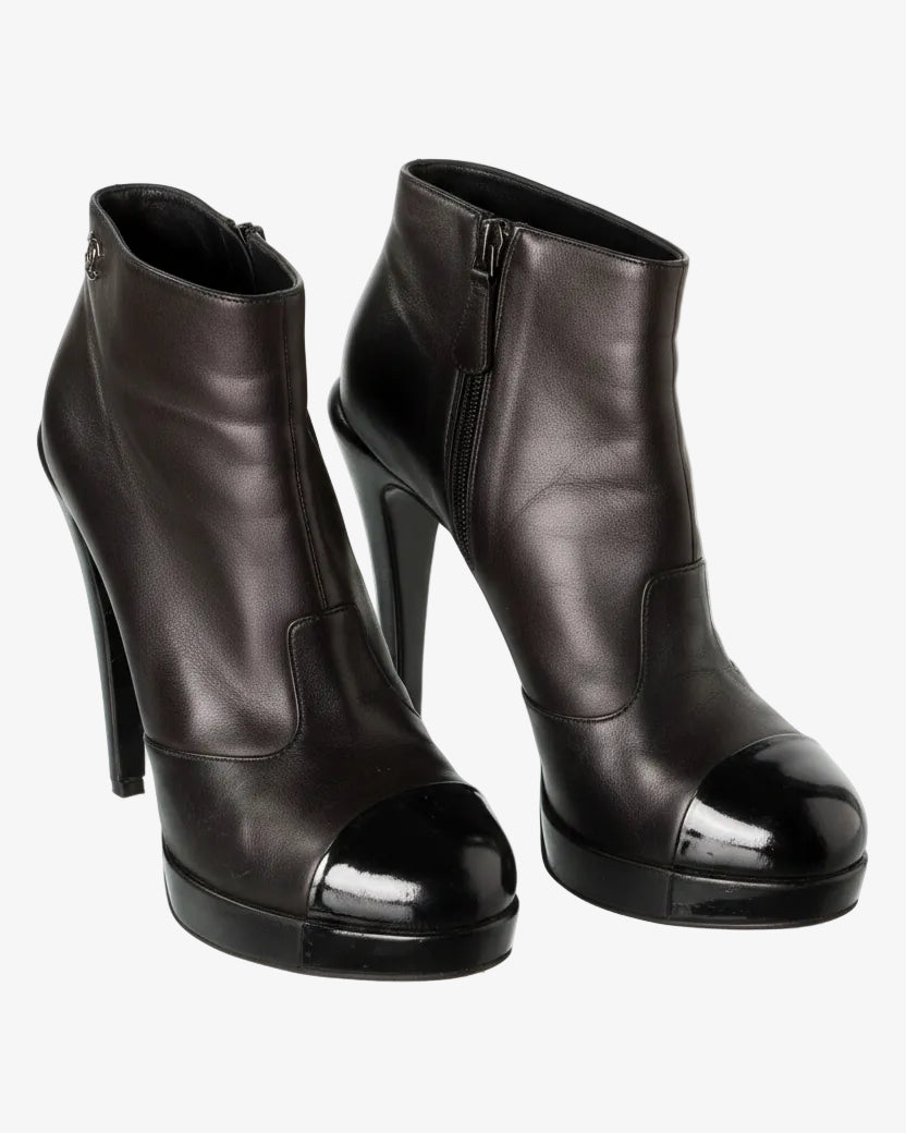 Chanel ankle boot in black leather