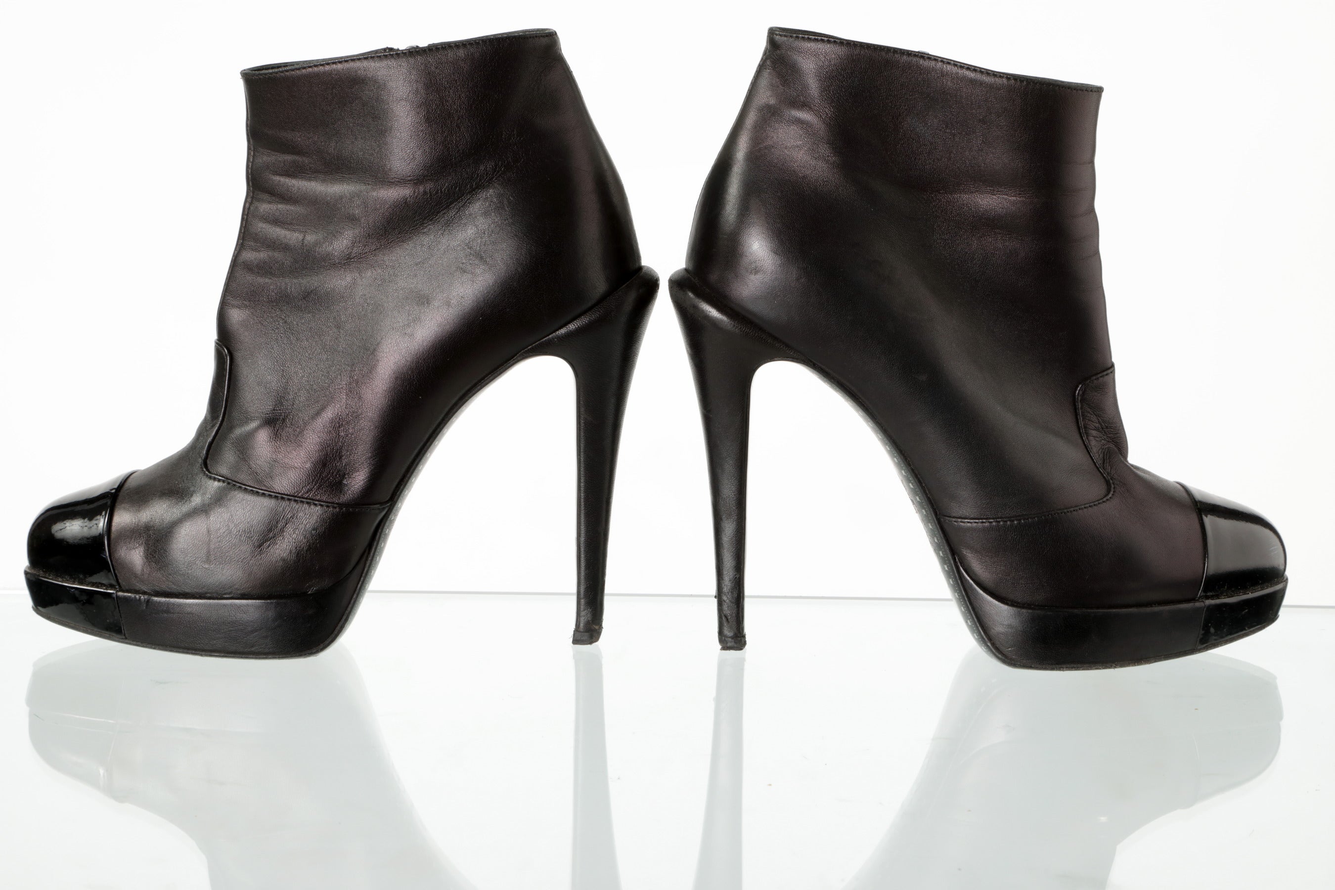 Chanel ankle boot in black leather