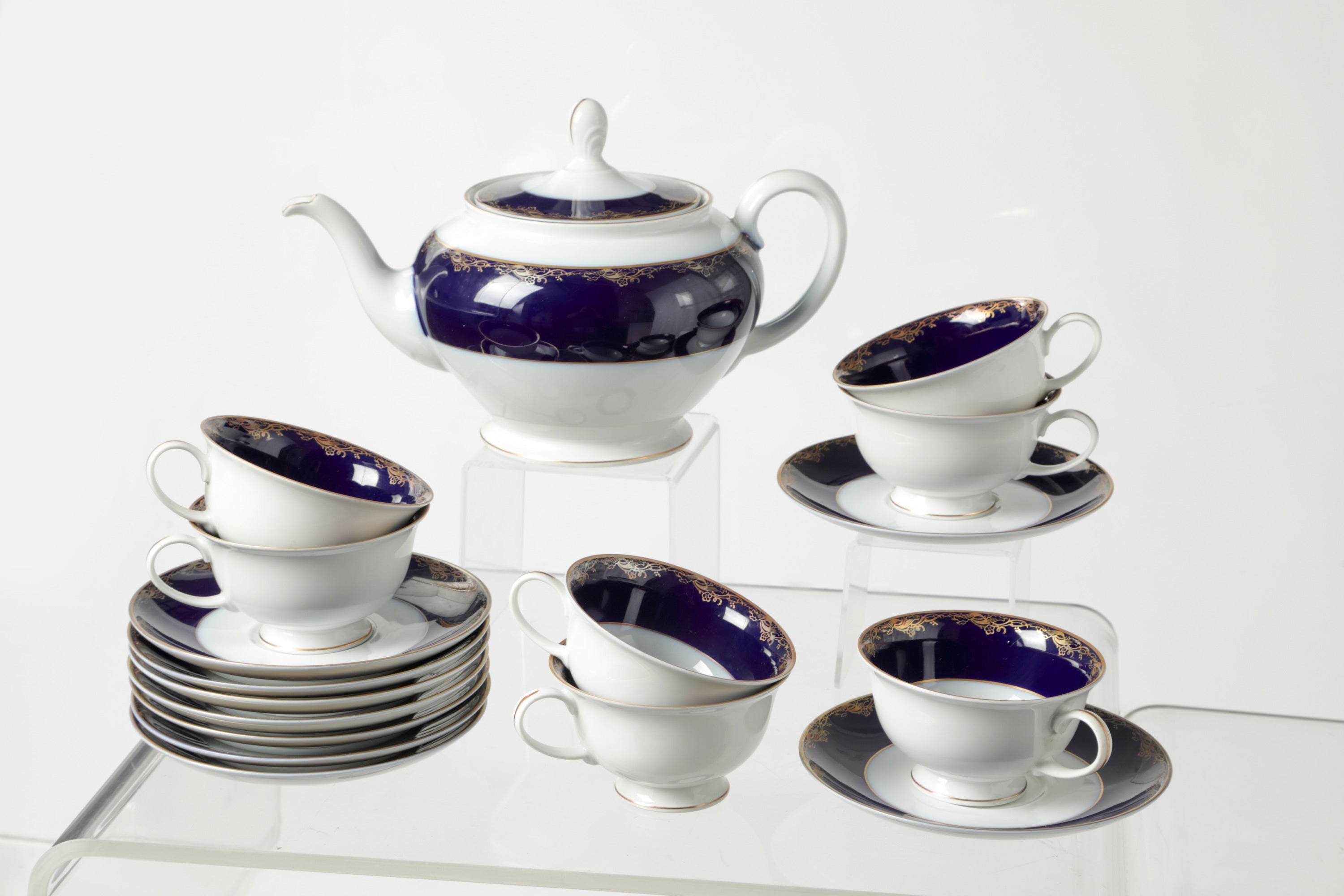Served by the Rosenthal blue gold