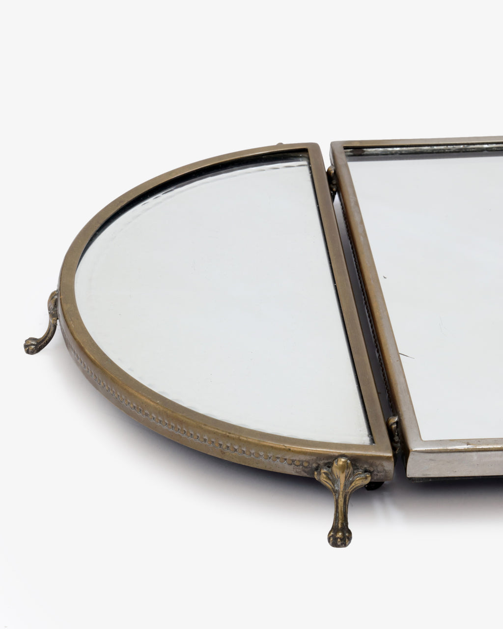 Triptych of mirrored trays with Loenine paws