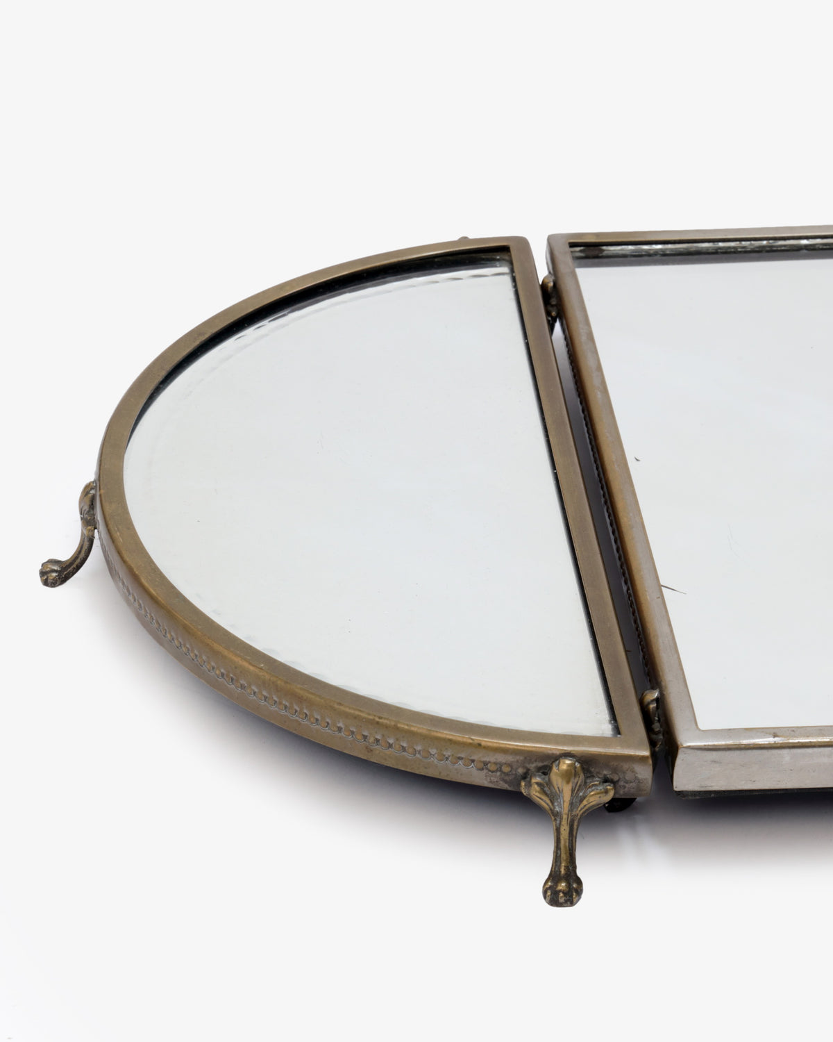 Triptych of mirrored trays with Loenine paws