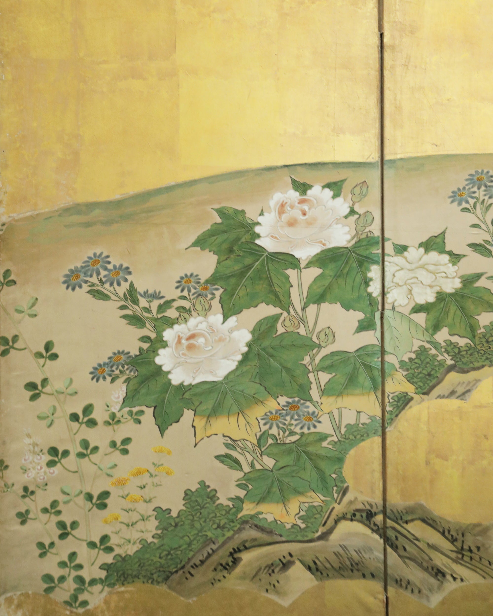 Folding screen with autumn flowers and birds in flight