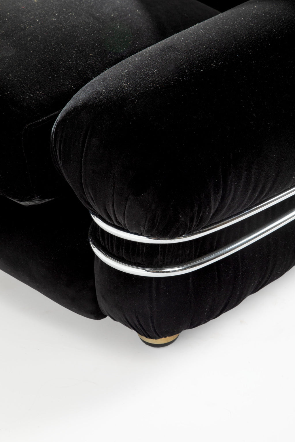 Coppia poltrone anni 70 in velluto nero reinterpretate da  t r i p l e f
