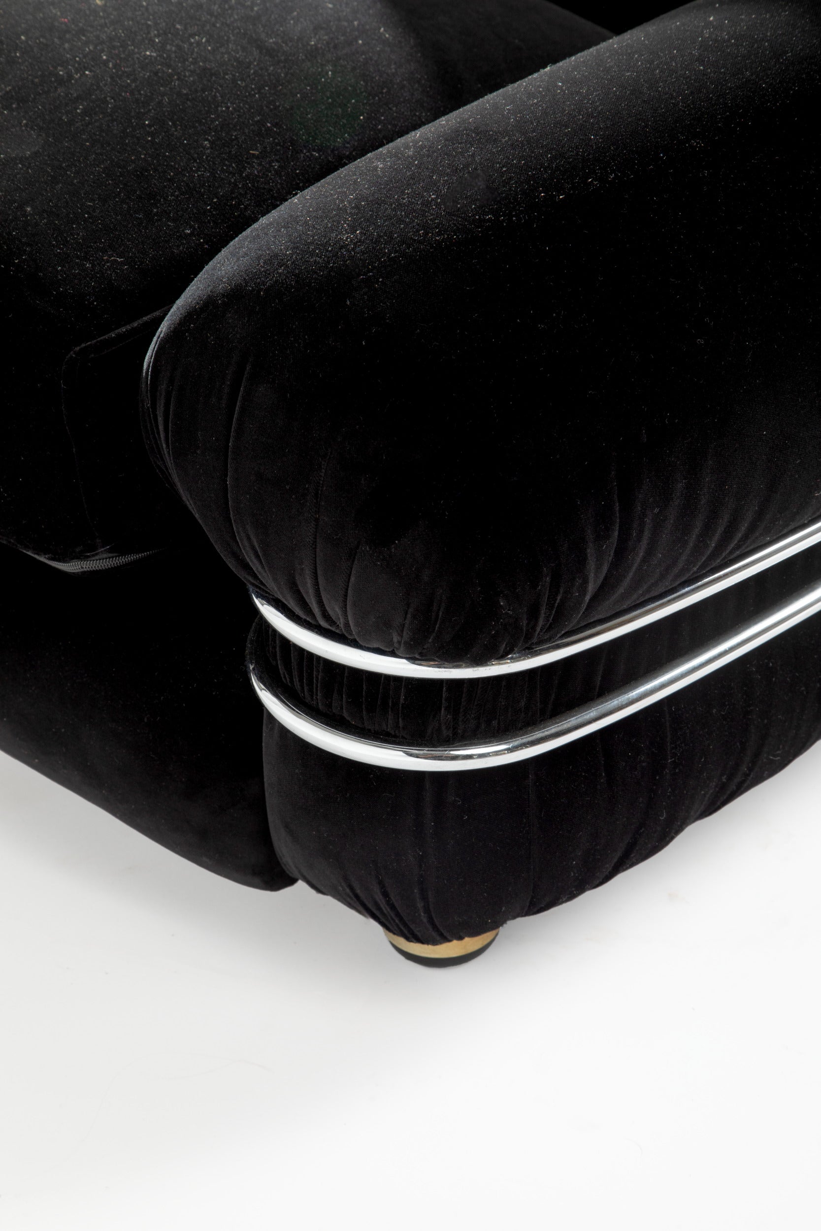 Coppia poltrone anni 70 in velluto nero reinterpretate da  t r i p l e f
