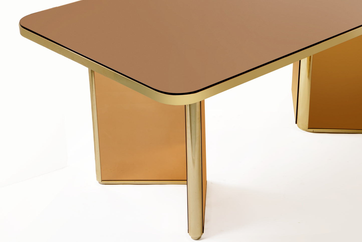 1970s dining table attributed to Milo Baughman