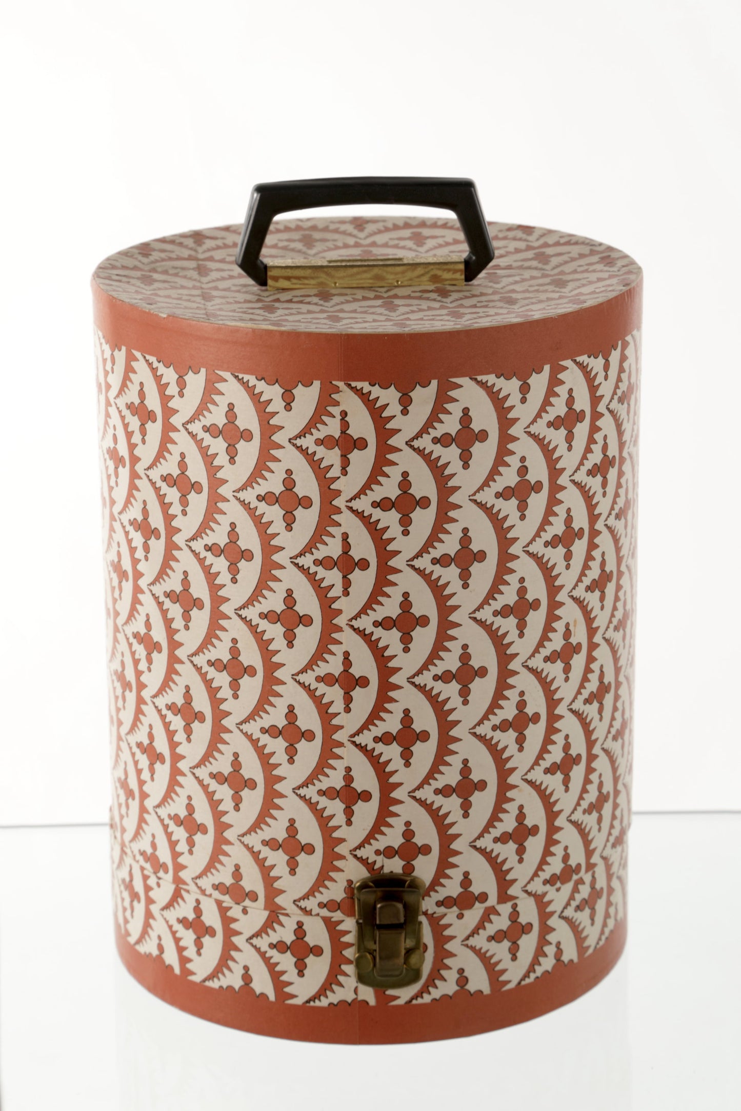 High hat box with printed decoration