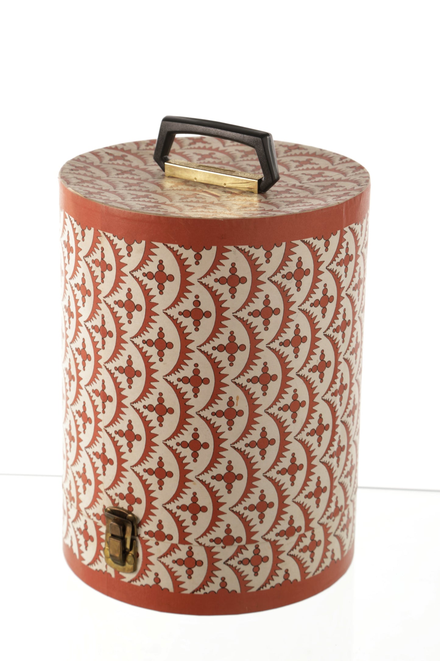High hat box with printed decoration