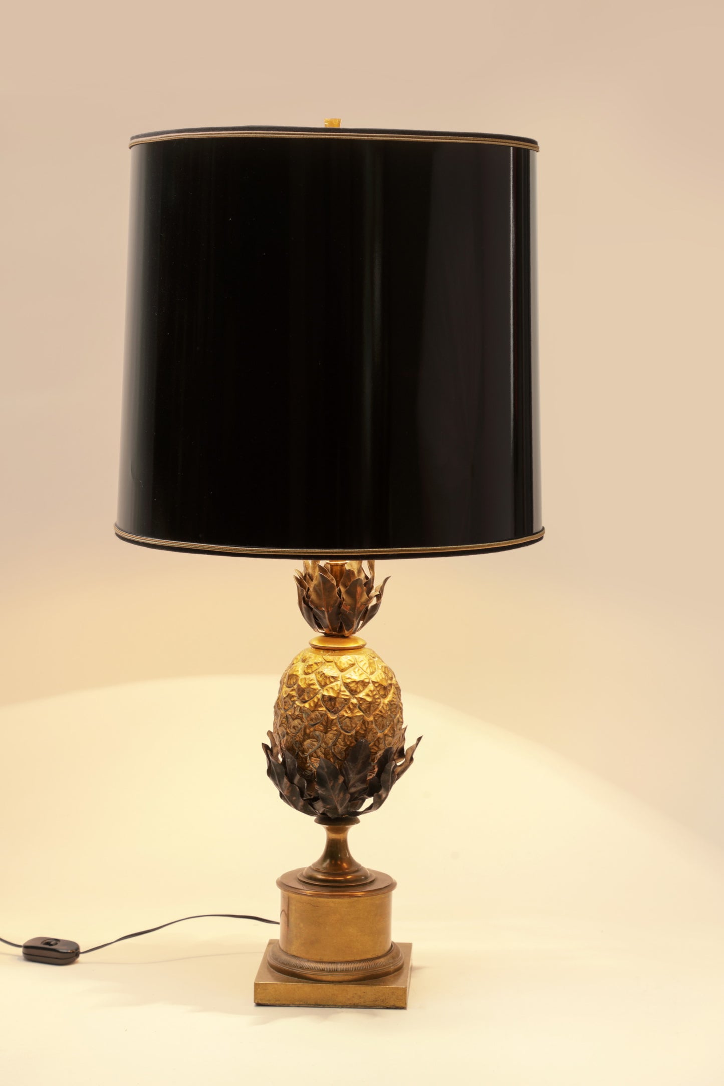 70s lamp in the shape of a pineapple