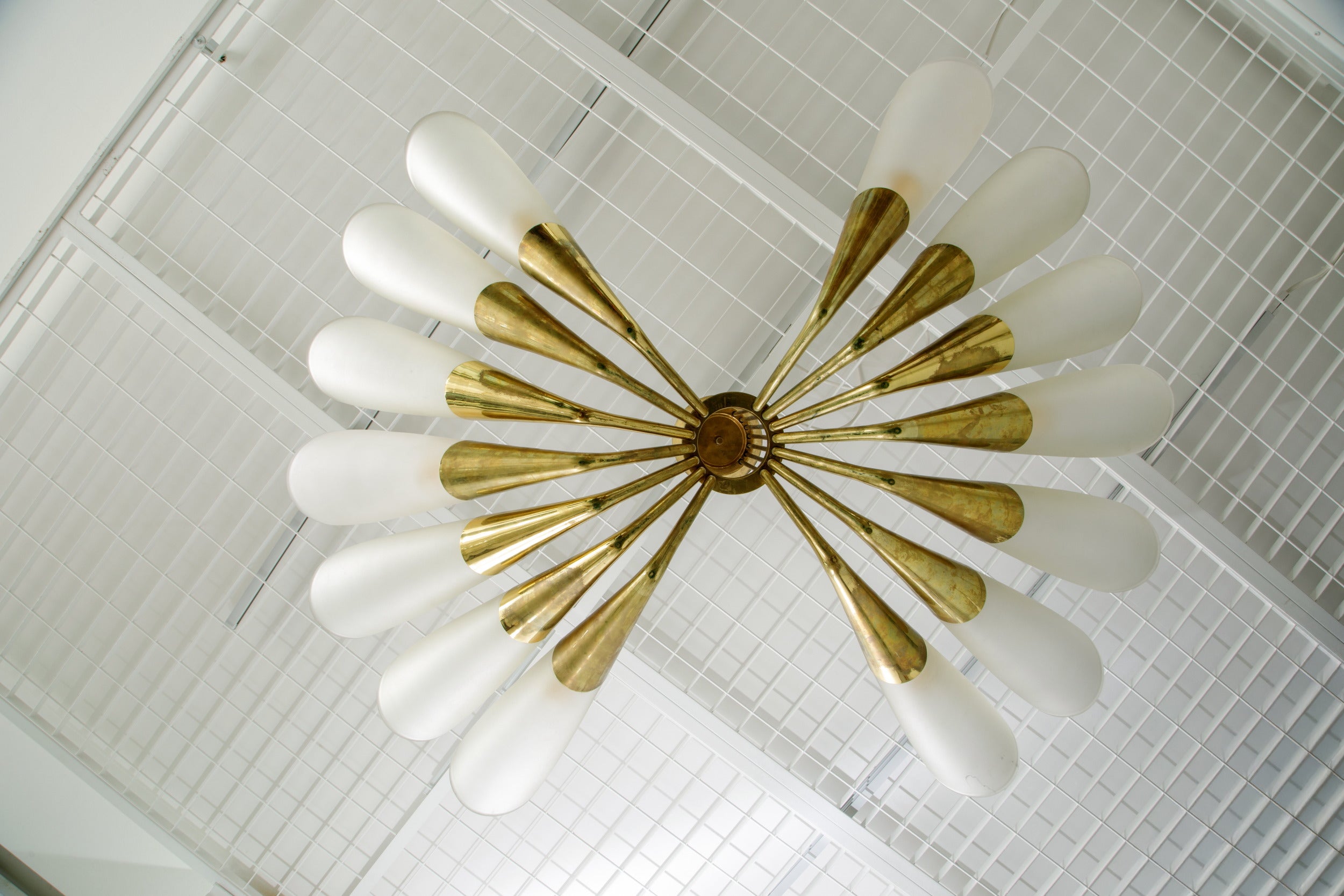 Max Ingrand chandelier, produced by Fontana Arte in 1955