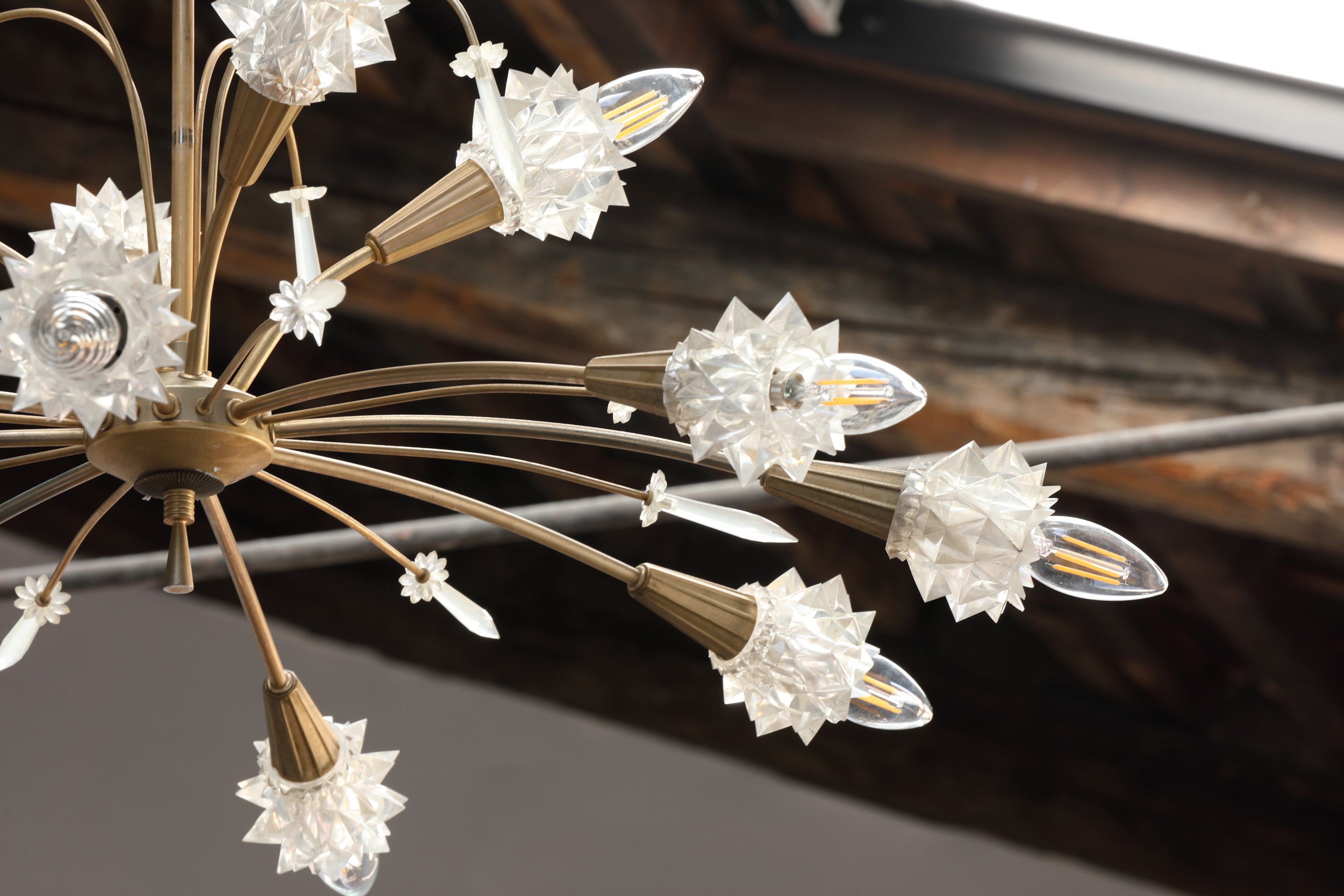 Lampadario anni 50 ottone e vetro diamantato