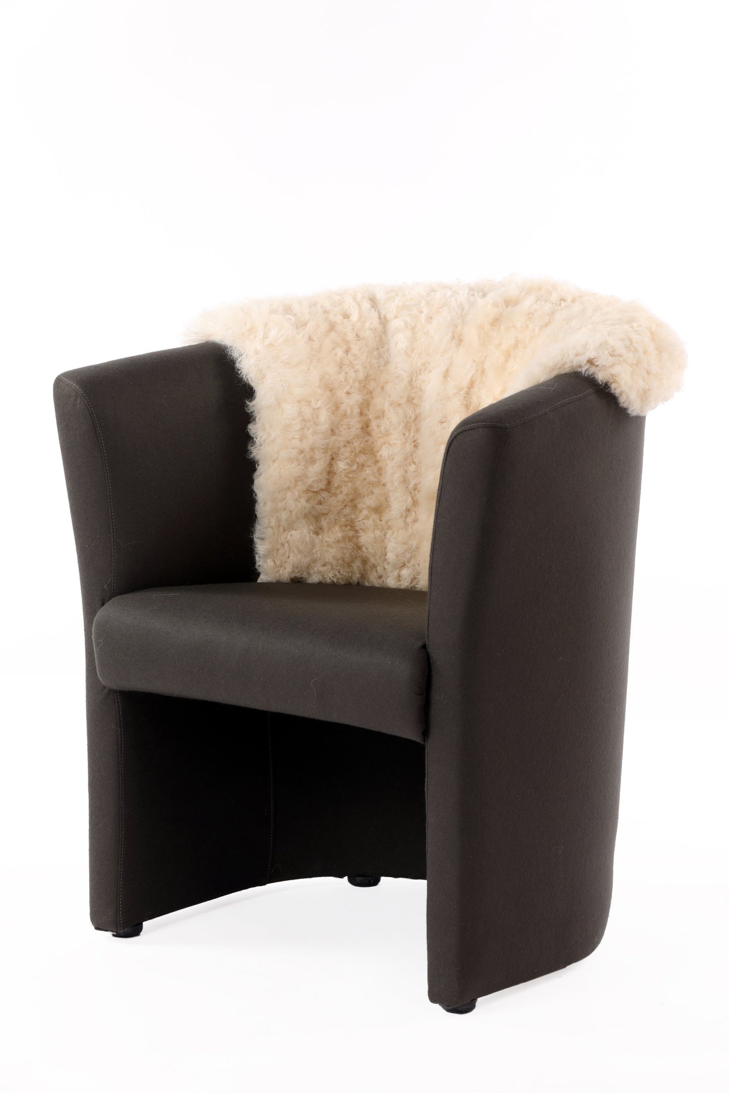 Tub armchair reinterpreted in triplef cotton and fur