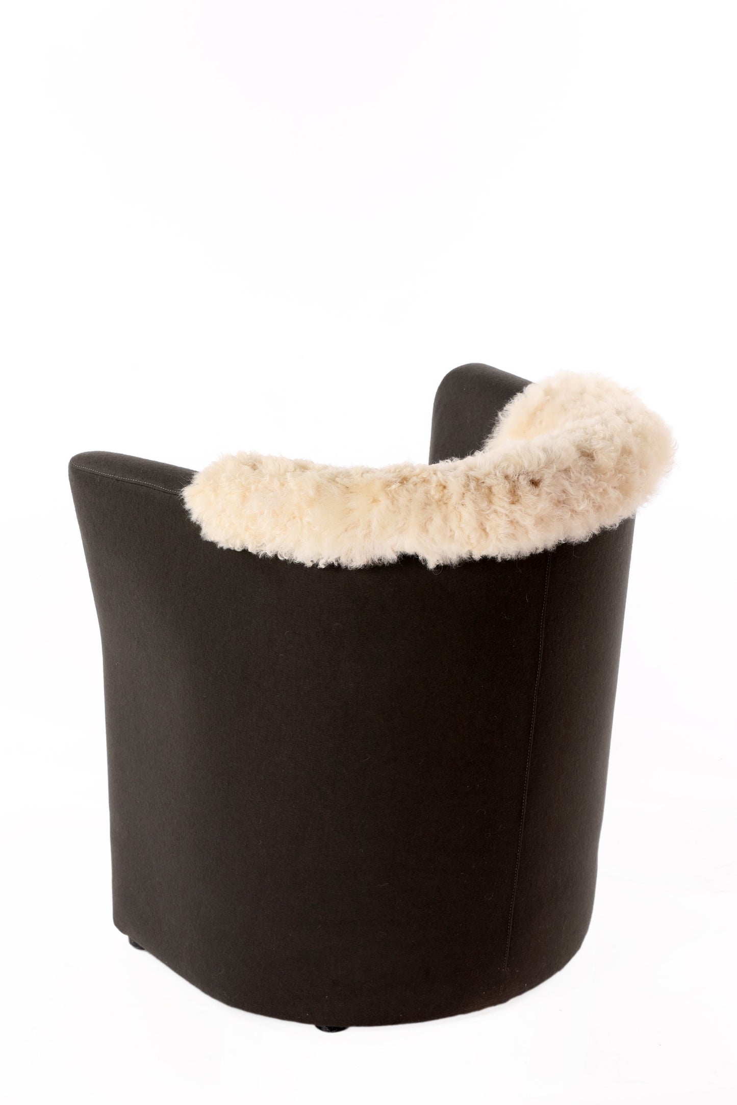 Tub armchair reinterpreted in triplef cotton and fur