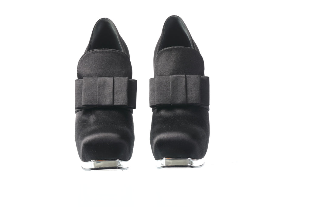 Scarpe Miu Miu in raso nero a mocassino