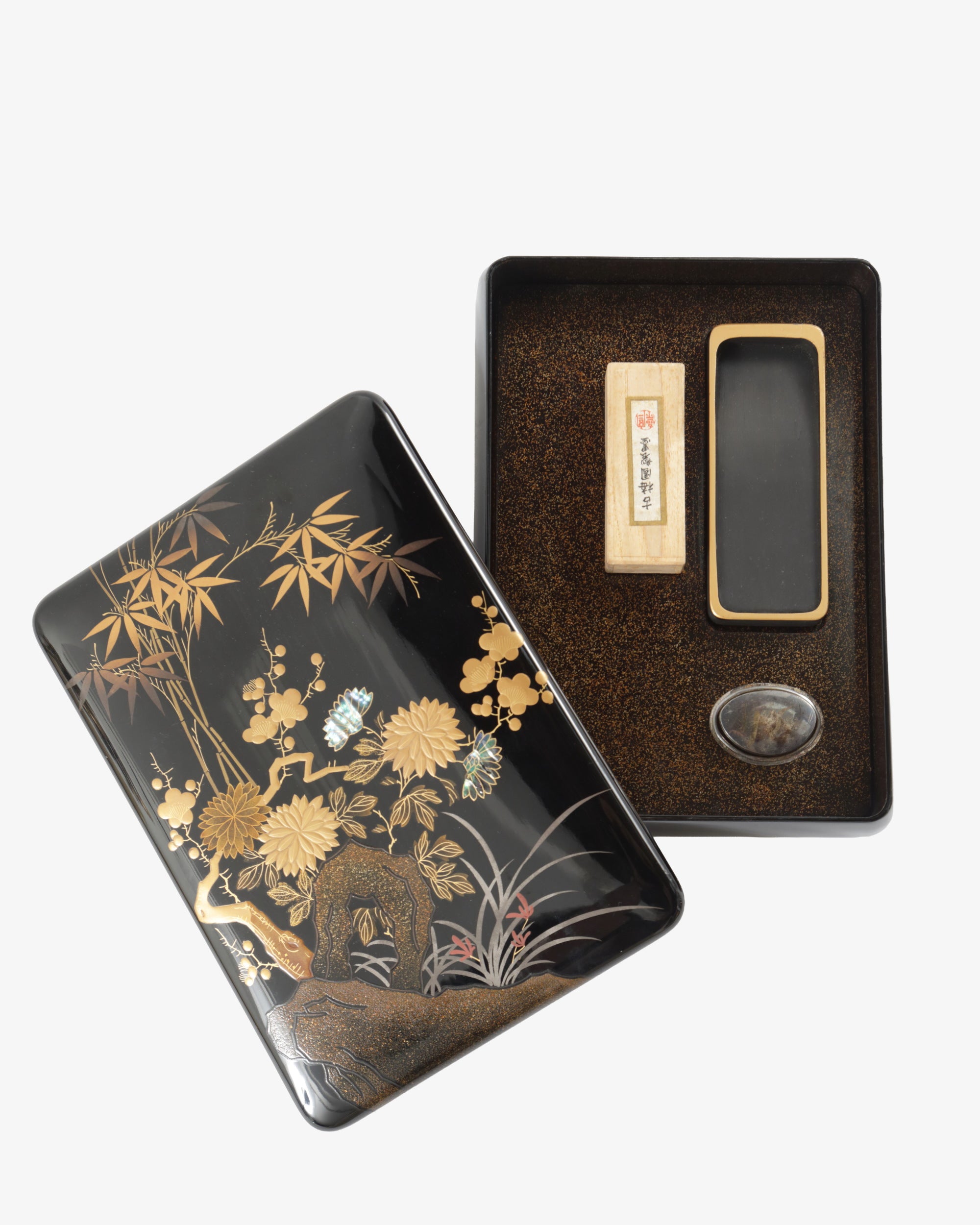 Scatola Suzuri-bako laccato con decoro floreale