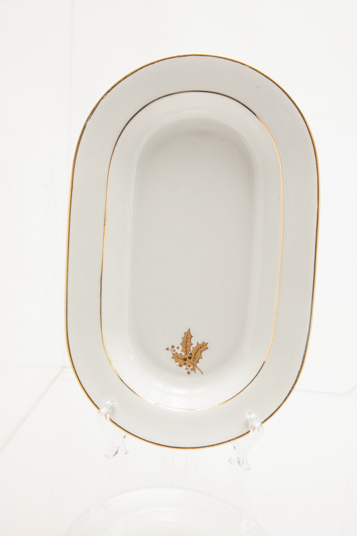 Complete Bavaria porcelain service with gold leaf decoration from the 1960s
