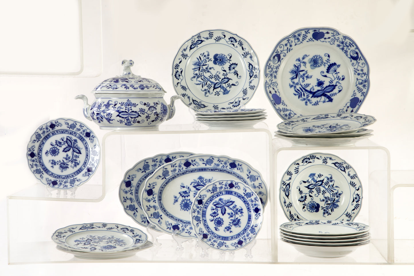 Onion and Blue Danube dish set, various manufacturers