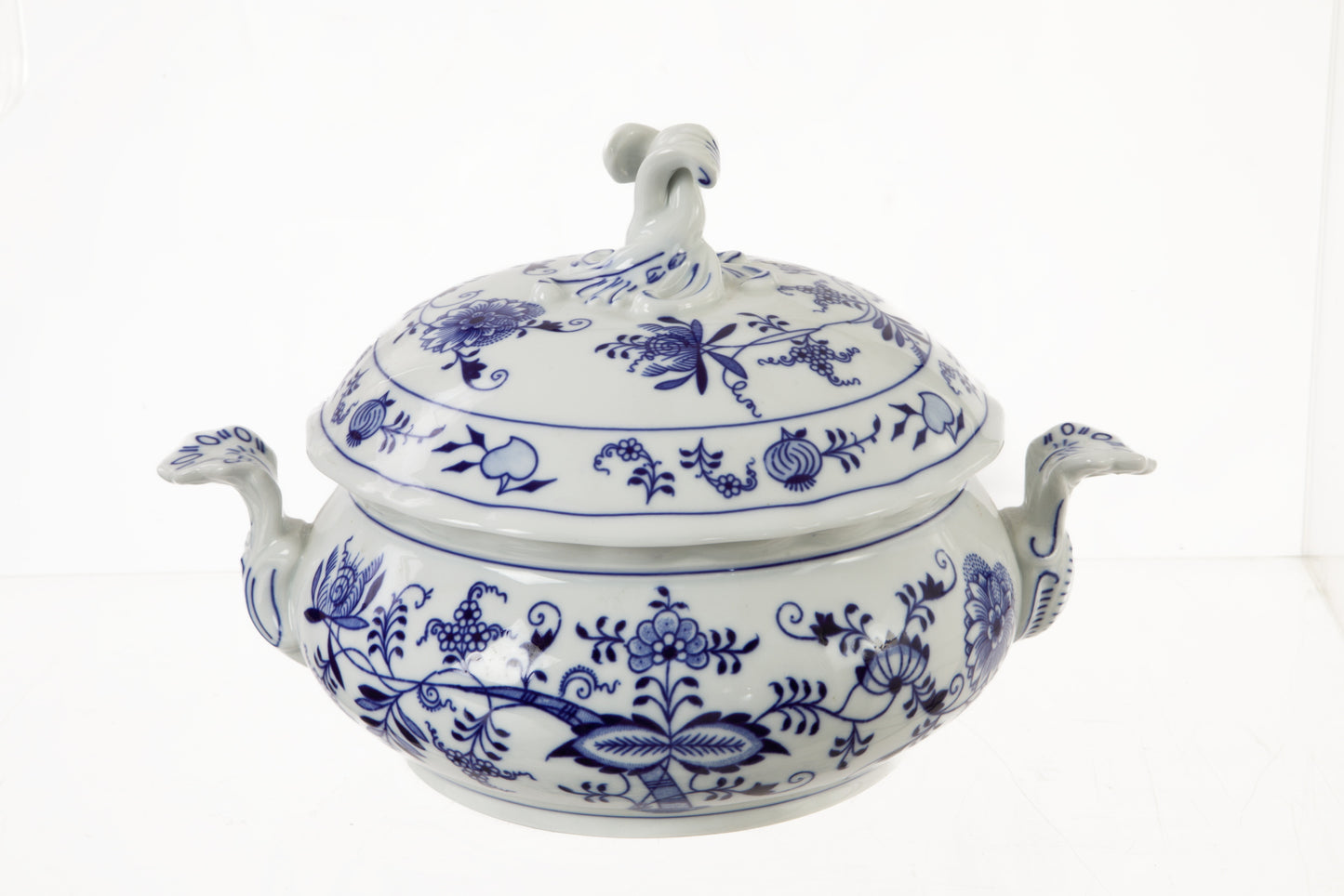 Onion and Blue Danube dish set, various manufacturers