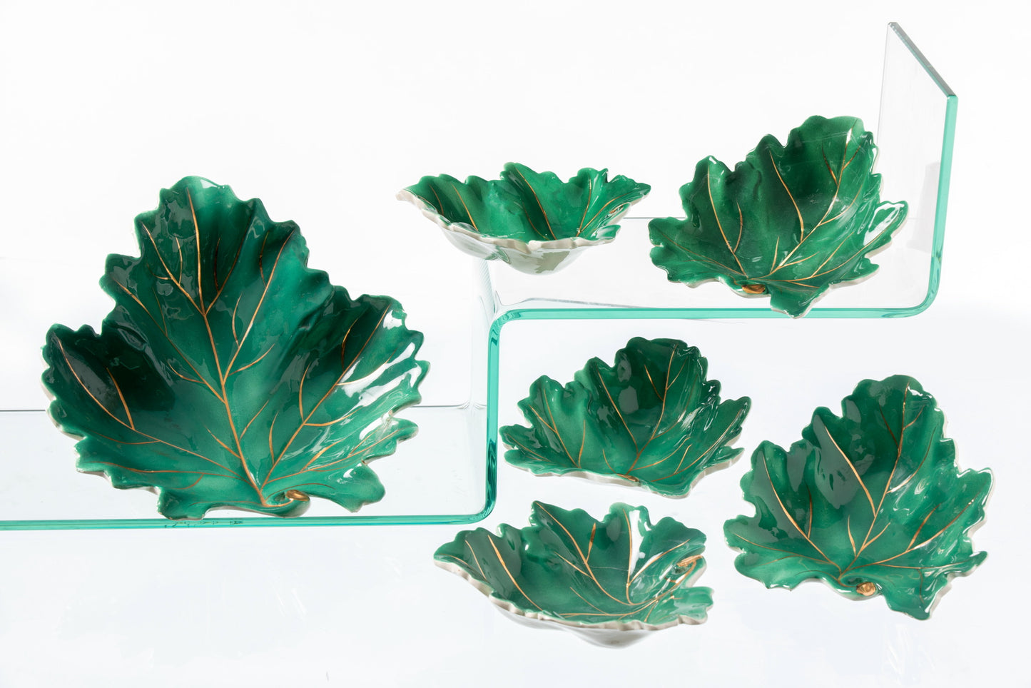 Ceramic plate set from the 50s with maple leaf