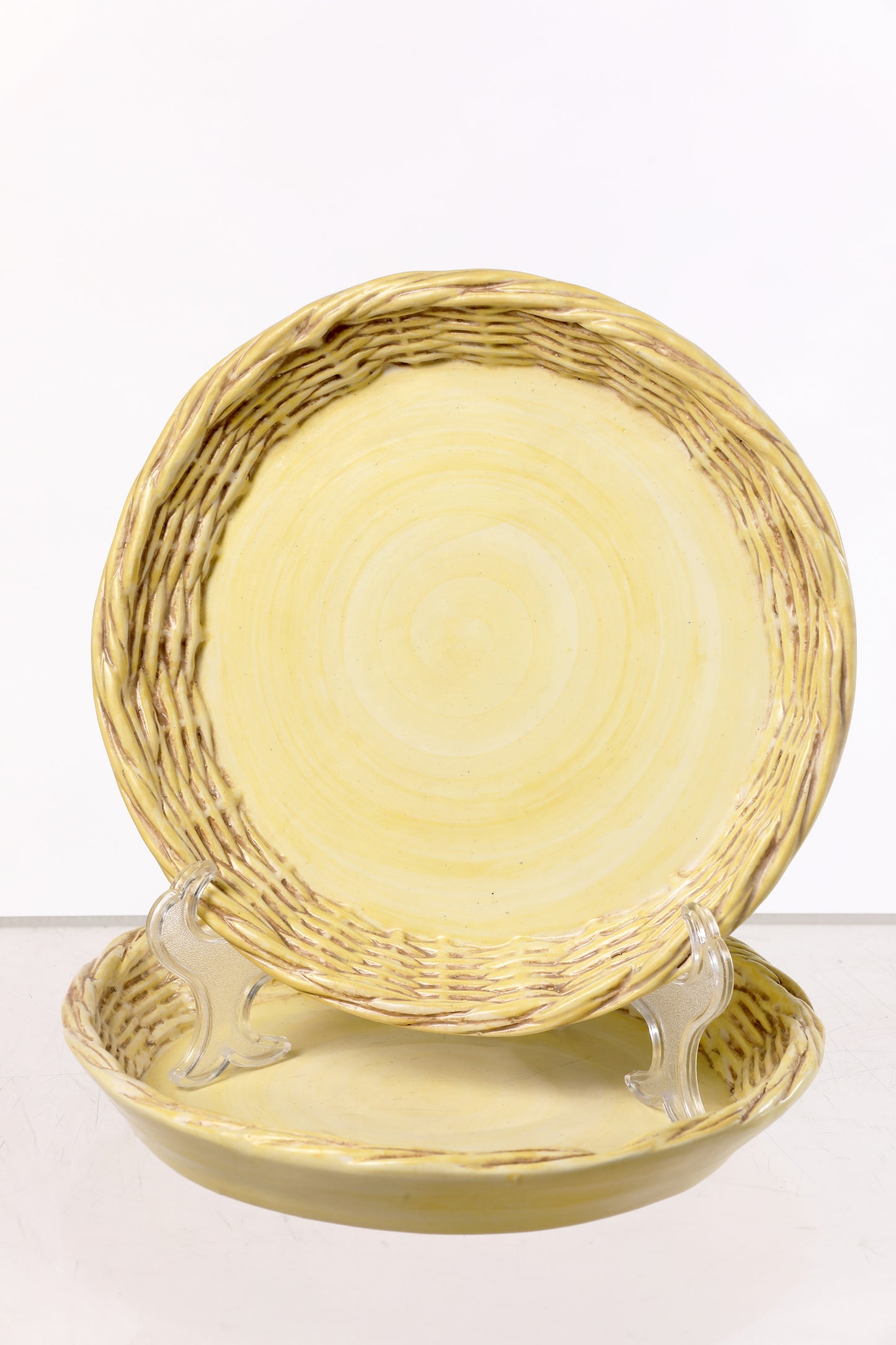 Ceramic plate set with straw decoration from the 50s