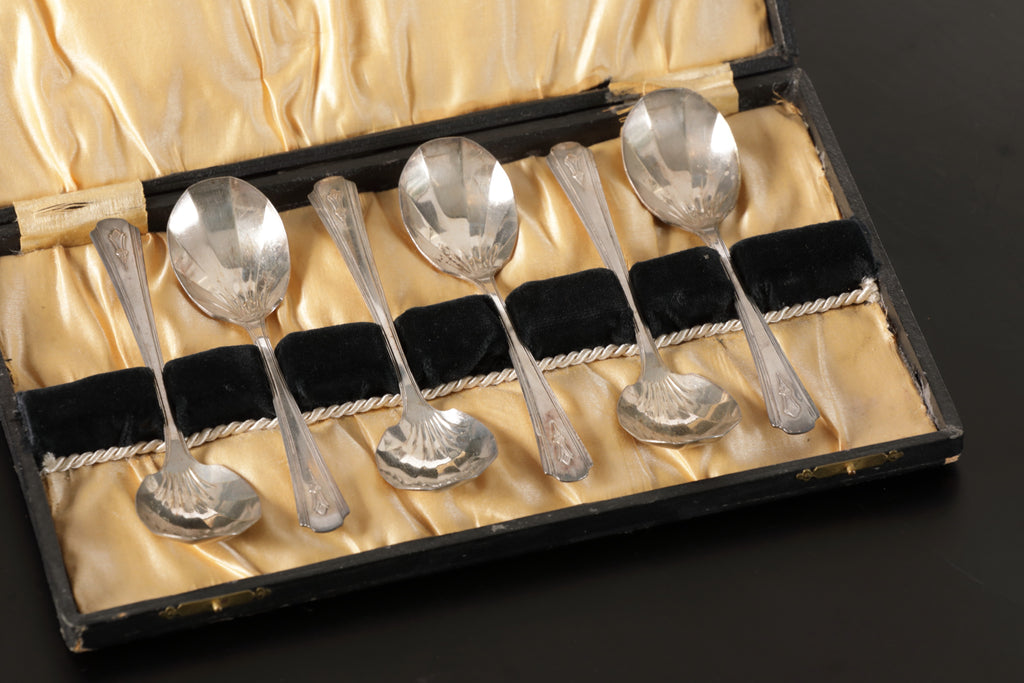 Set of 60's teaspoons
