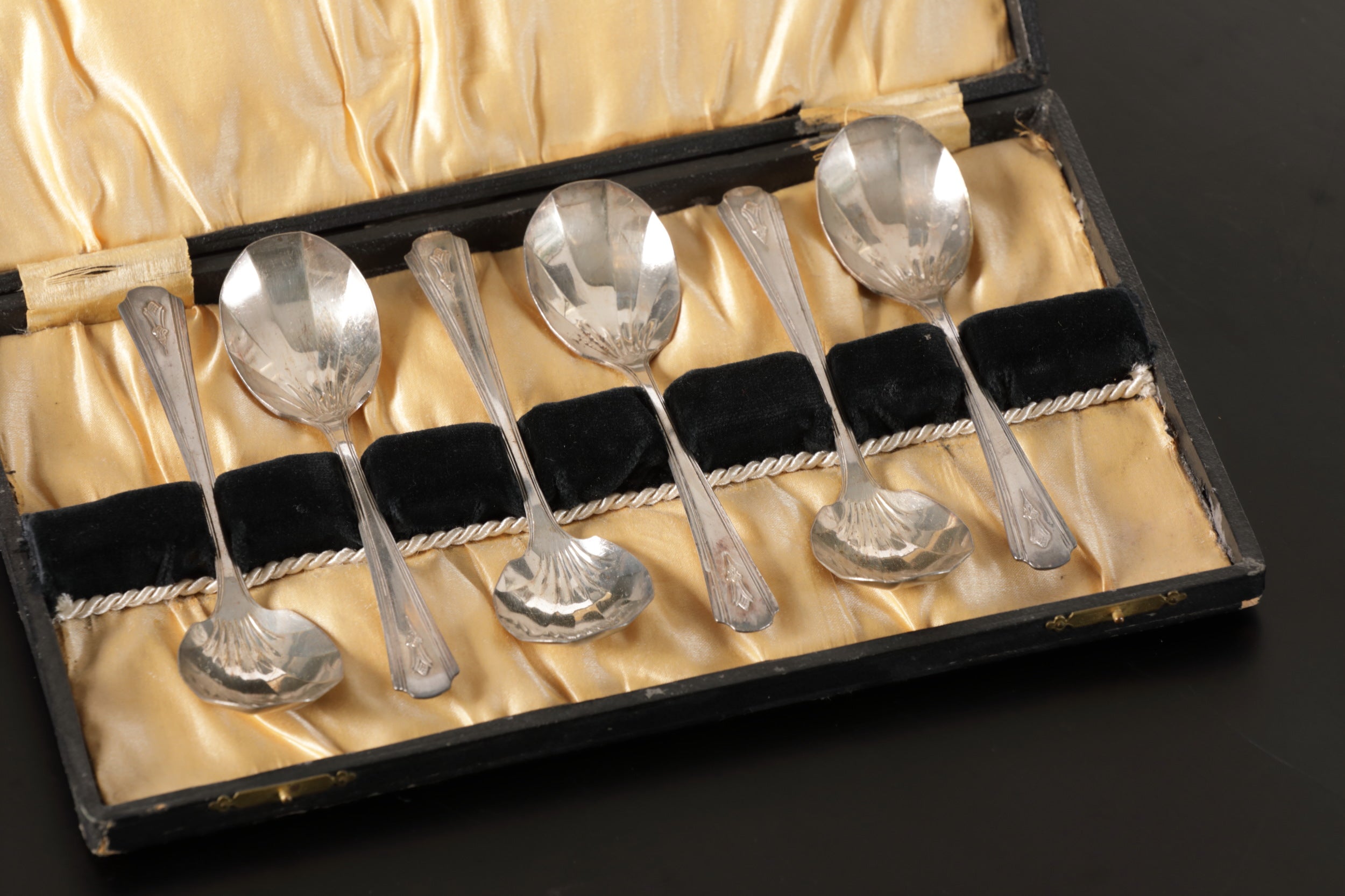 Set of 60's teaspoons