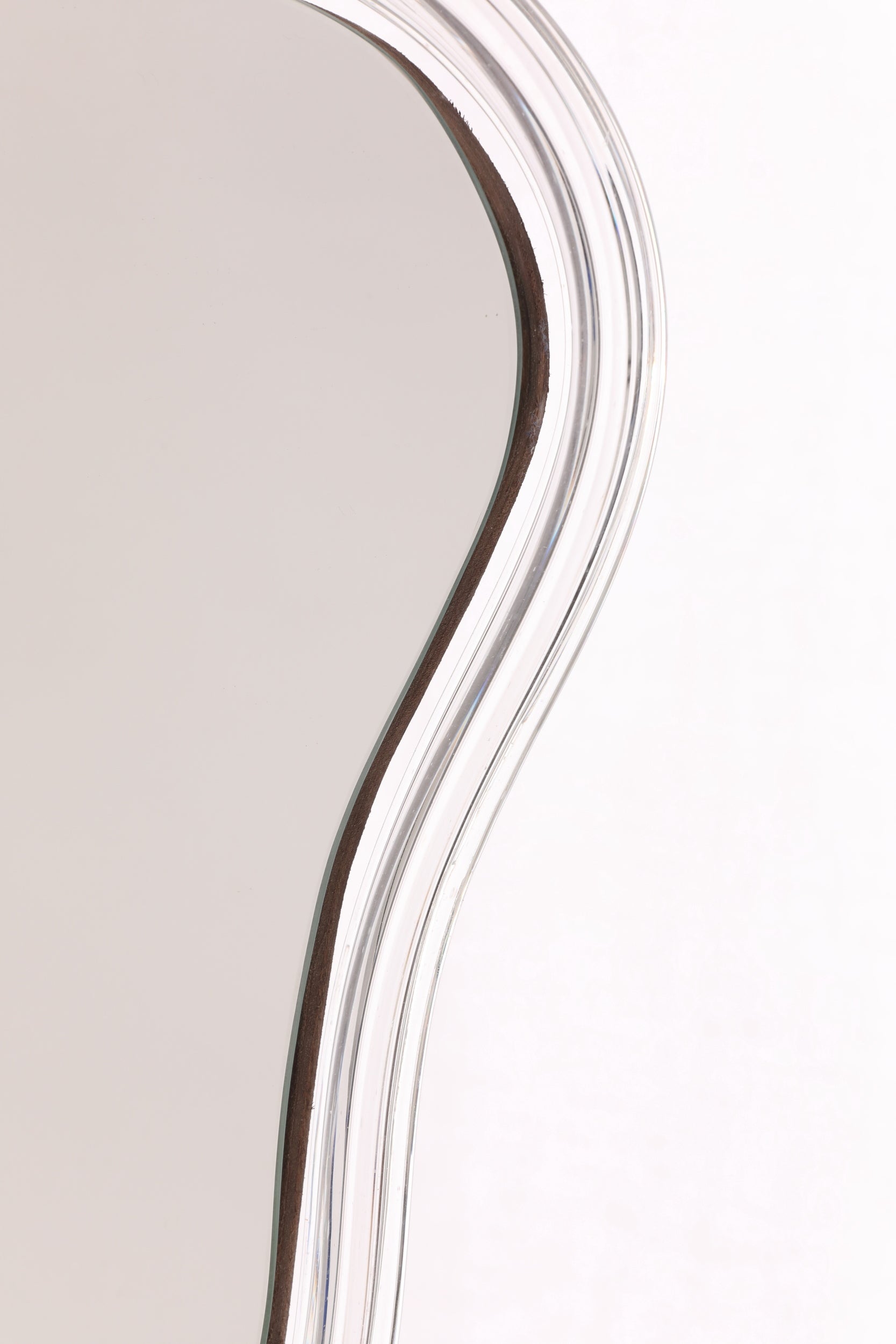 Shaped mirror in Murano glass