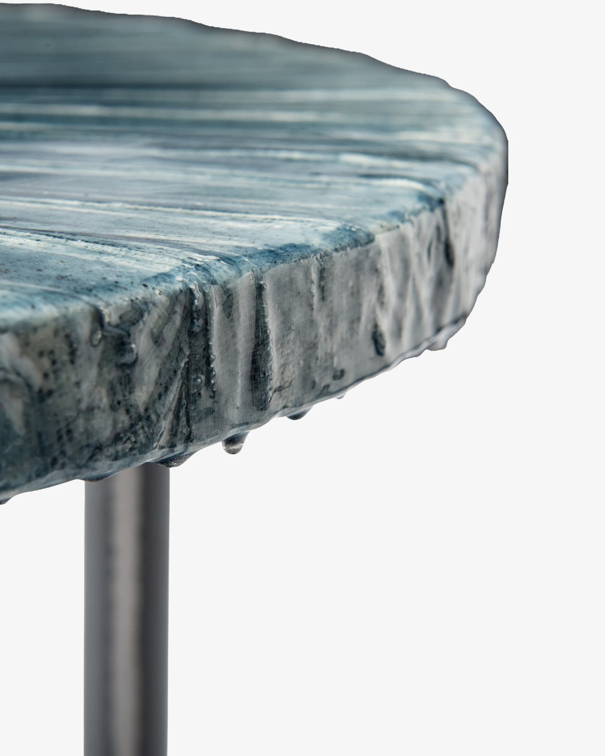 Small comma with Blue Omega reliefs - Livia Rebecchini Interiors for COALAN Art Designers